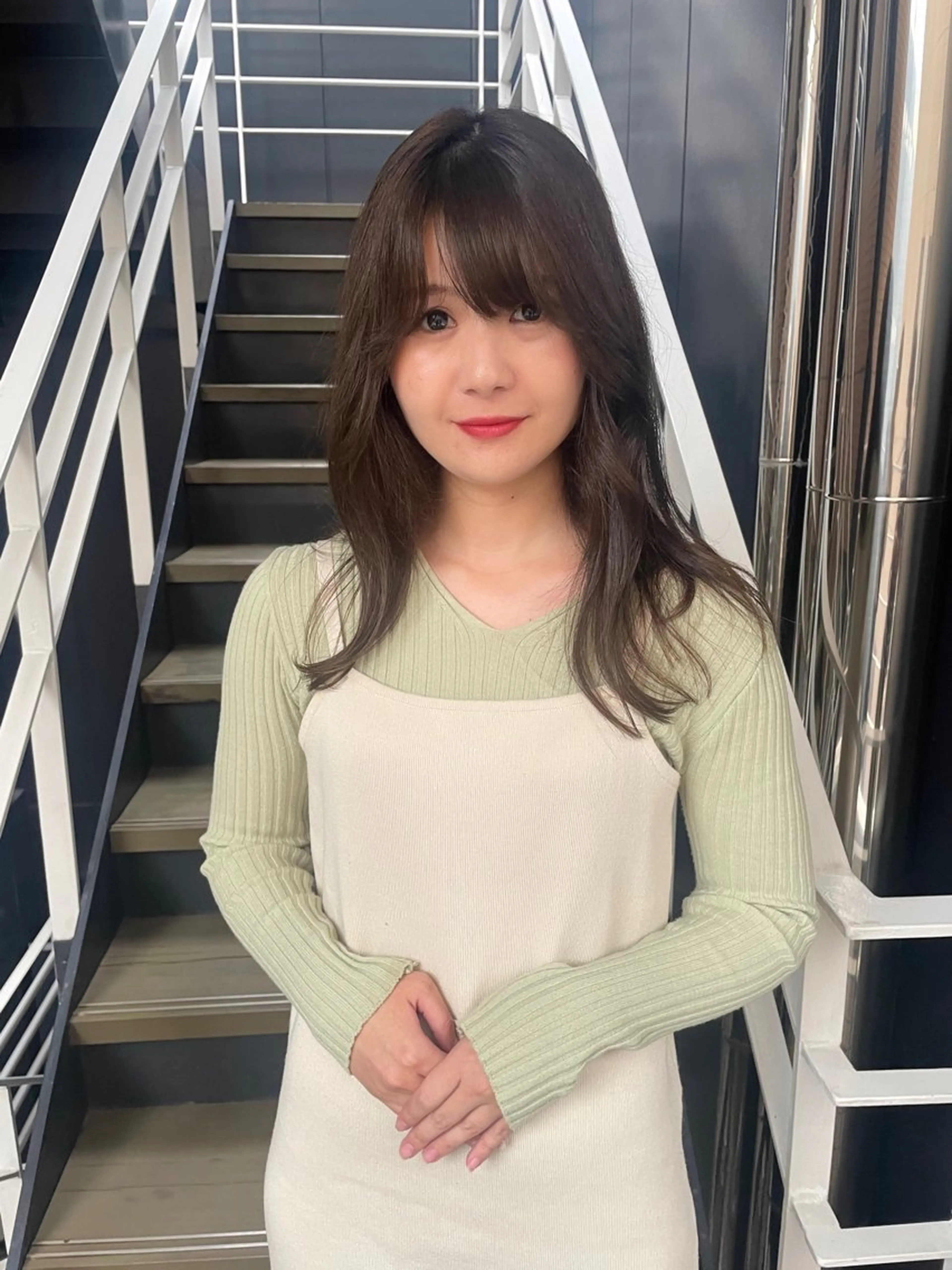 セミロング カラー ヘアアレンジ カット ヘアカラー トリートメント mika｜寒色カラー ｜ブリーチカラーのヘアスタイル