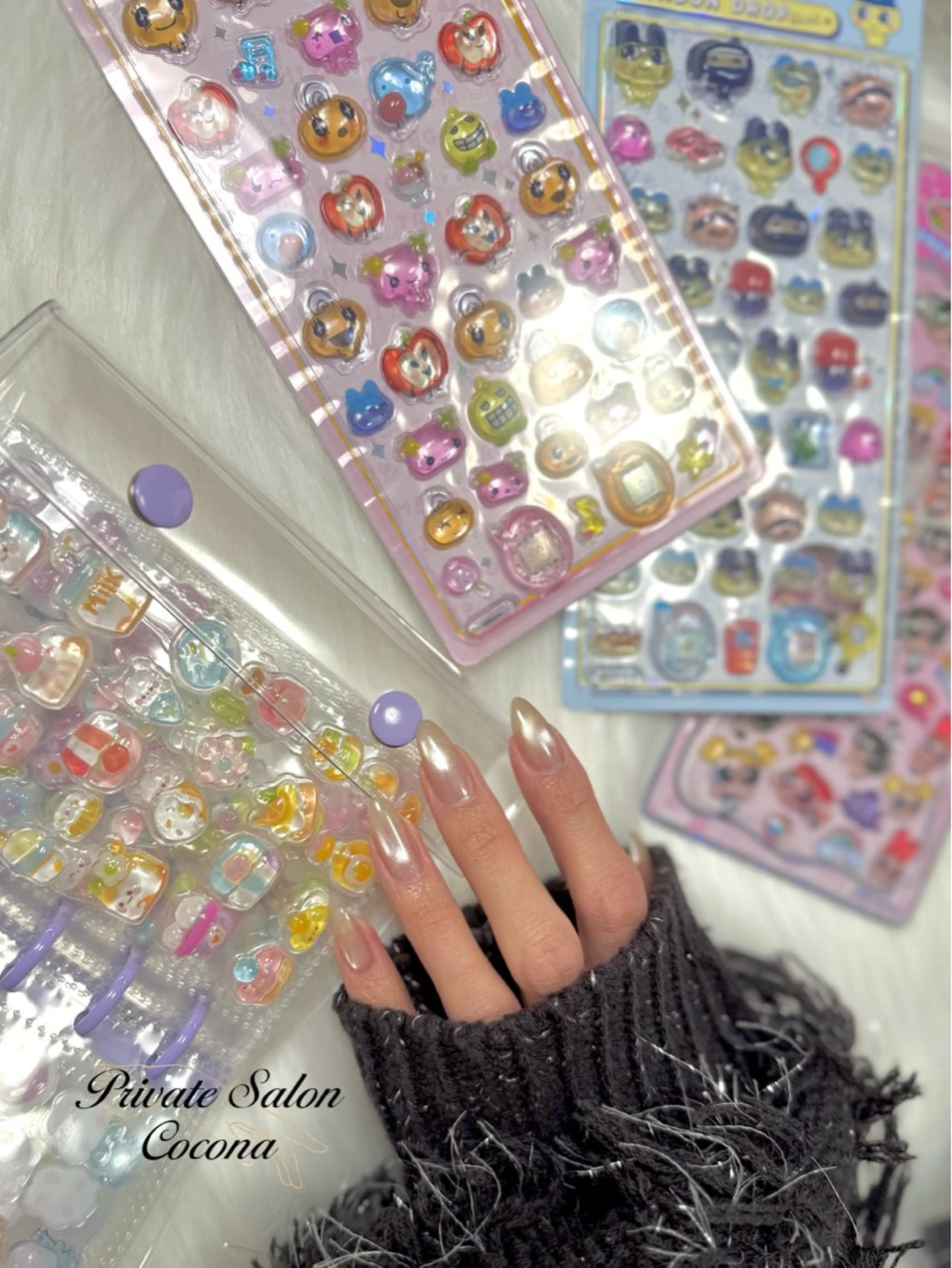 ネイル オーロラネイル マグネットネイル ミラーネイル ホワイト ハンドネイル プライベートサロン nailcoconaのネイルデザイン