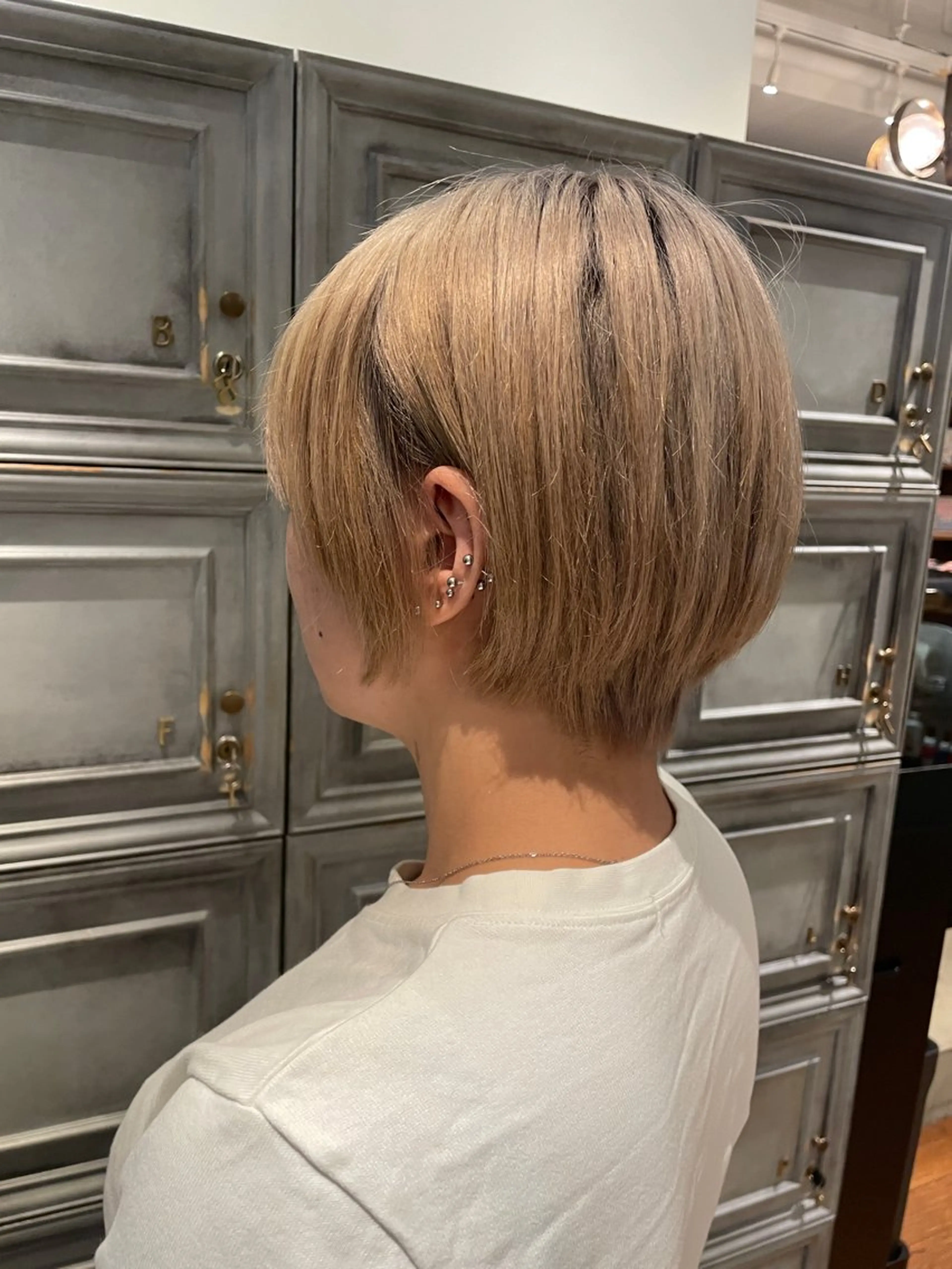 ショート ボブ カット ヘアカラー vetica所属・フジヤ サイタのヘアスタイル