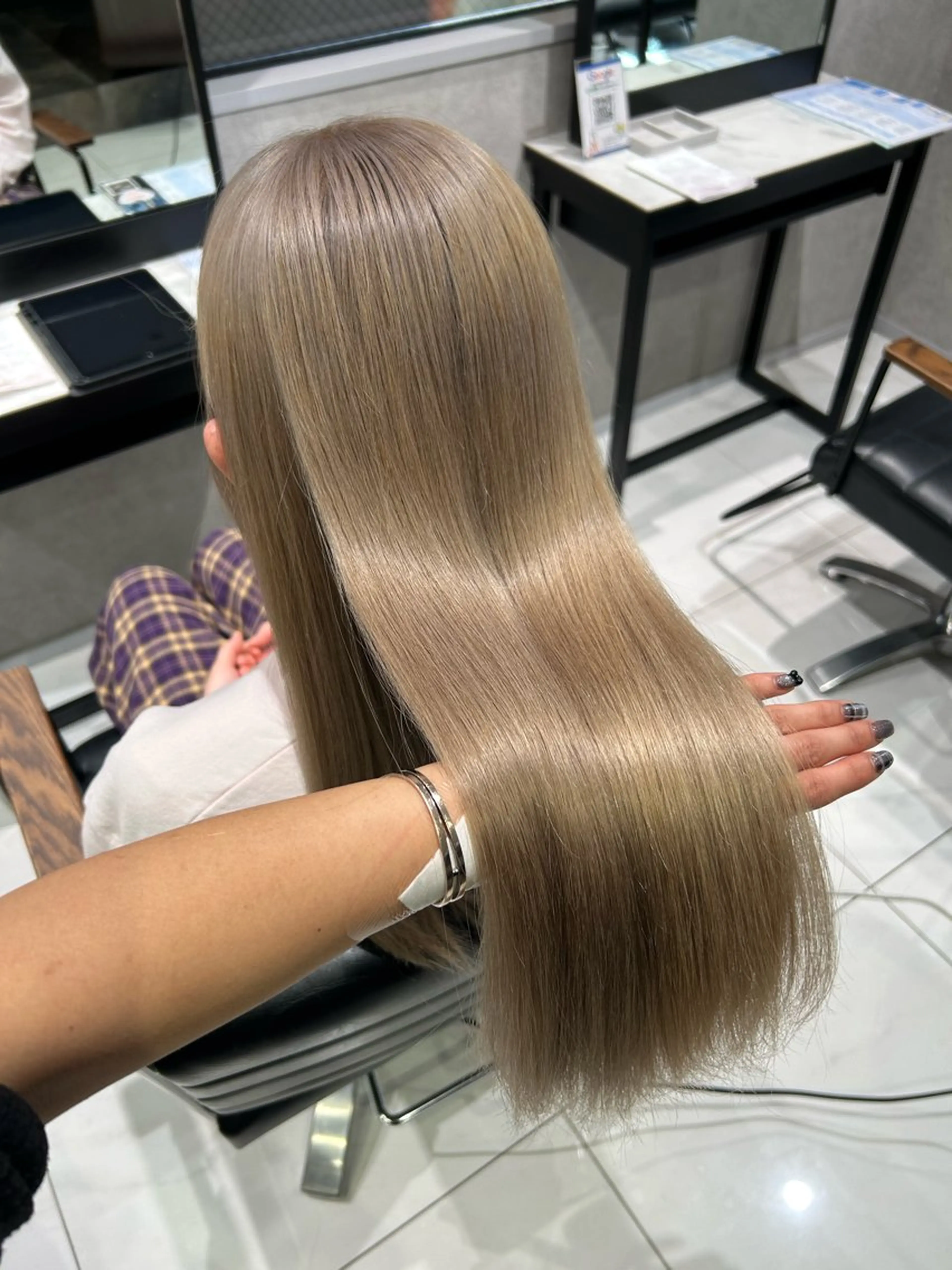 ロング カラー ブロンド ヘアカラー 透明感カラー🩵 束感まつげ🪼海月のマツエク・マツパデザイン