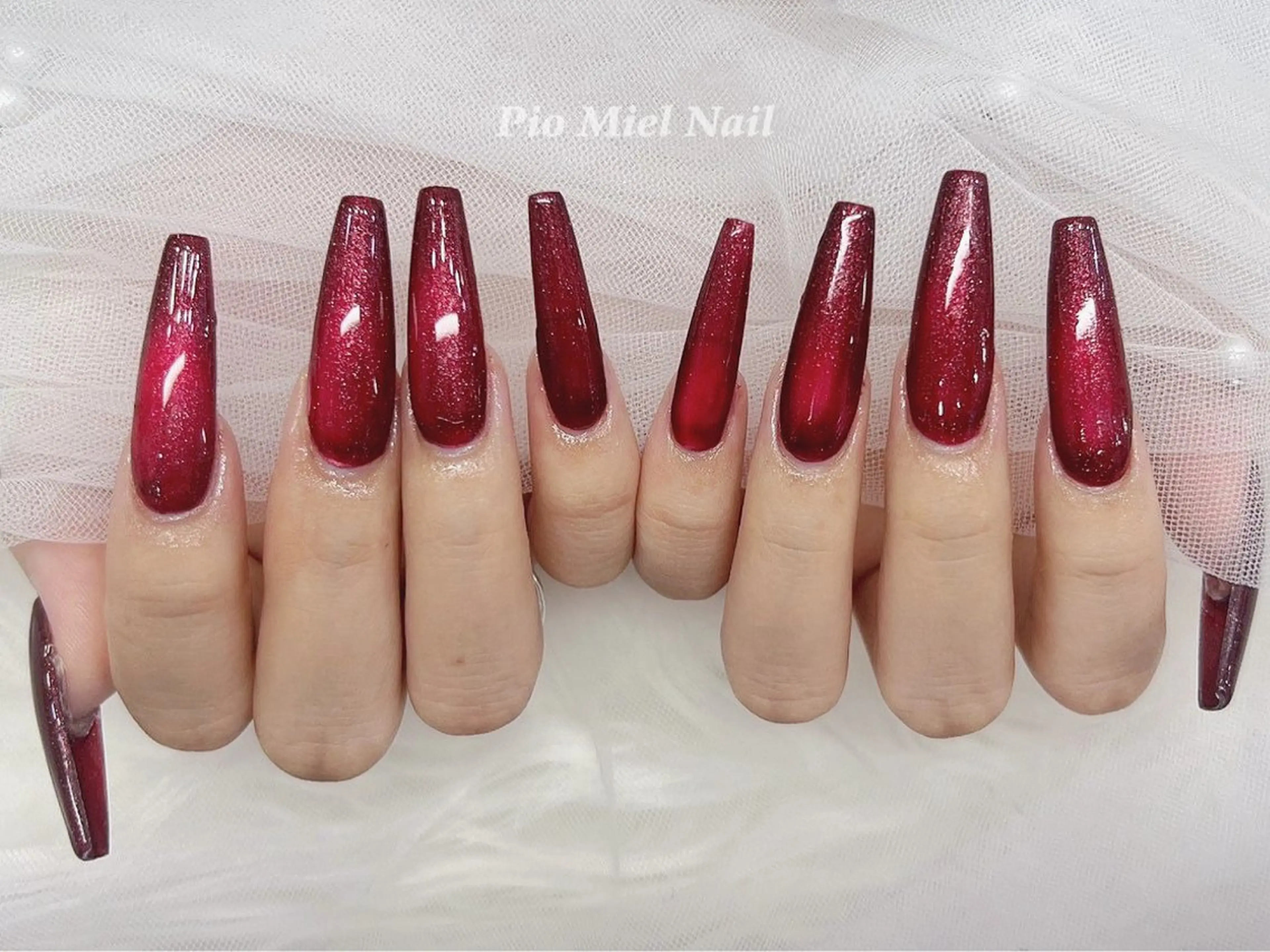 ネイル ボルドー グラデーション ラメ(グリッター) ロングネイル マグネットネイル ハンドネイル momo 長さだしのネイルデザイン
