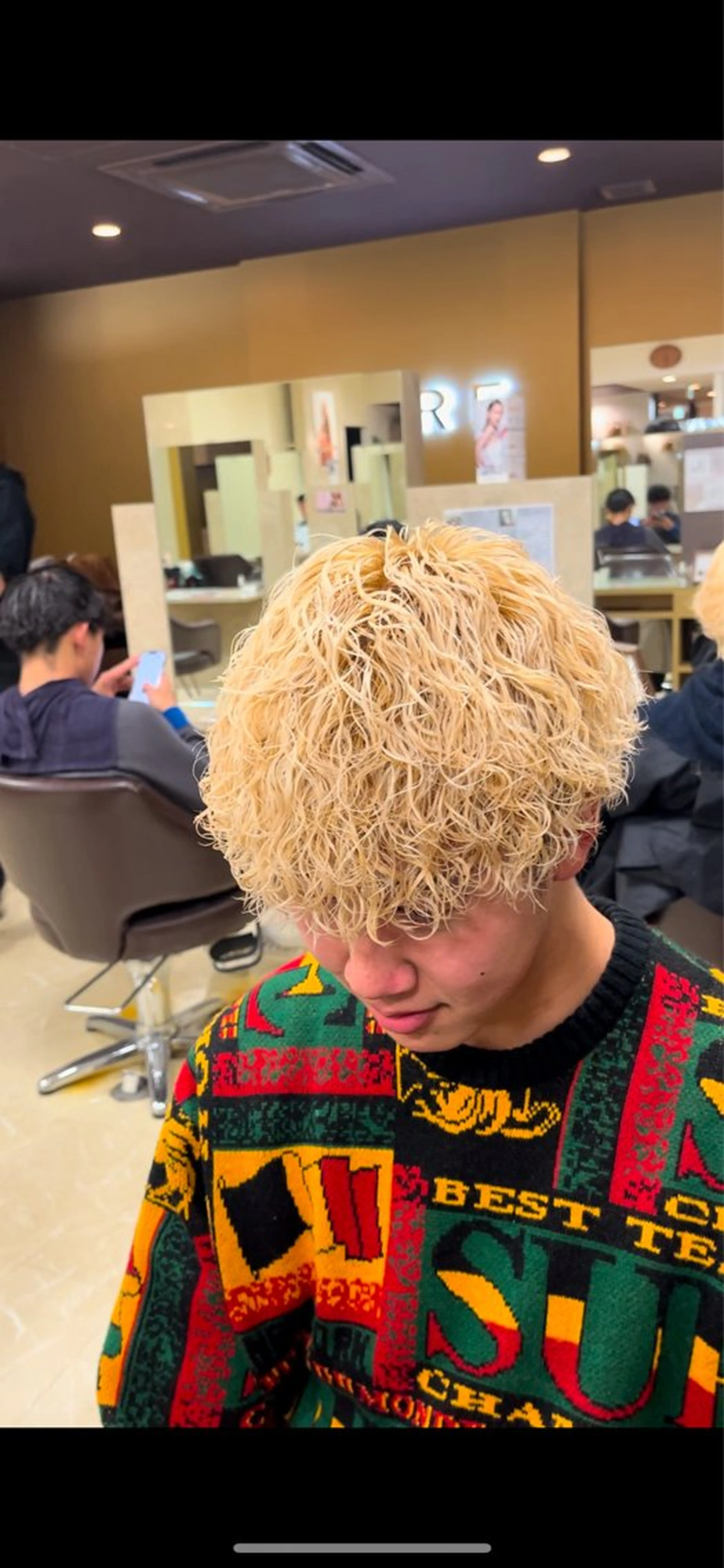 ミディアム カラー パーマ メンズ ミディアムパーマ メンズブリーチ メンズパーマ ブリーチ カット ヘアカラー パーマ 心斎橋/メンズパーマ ブリーチ/ハイトーンのヘアスタイル