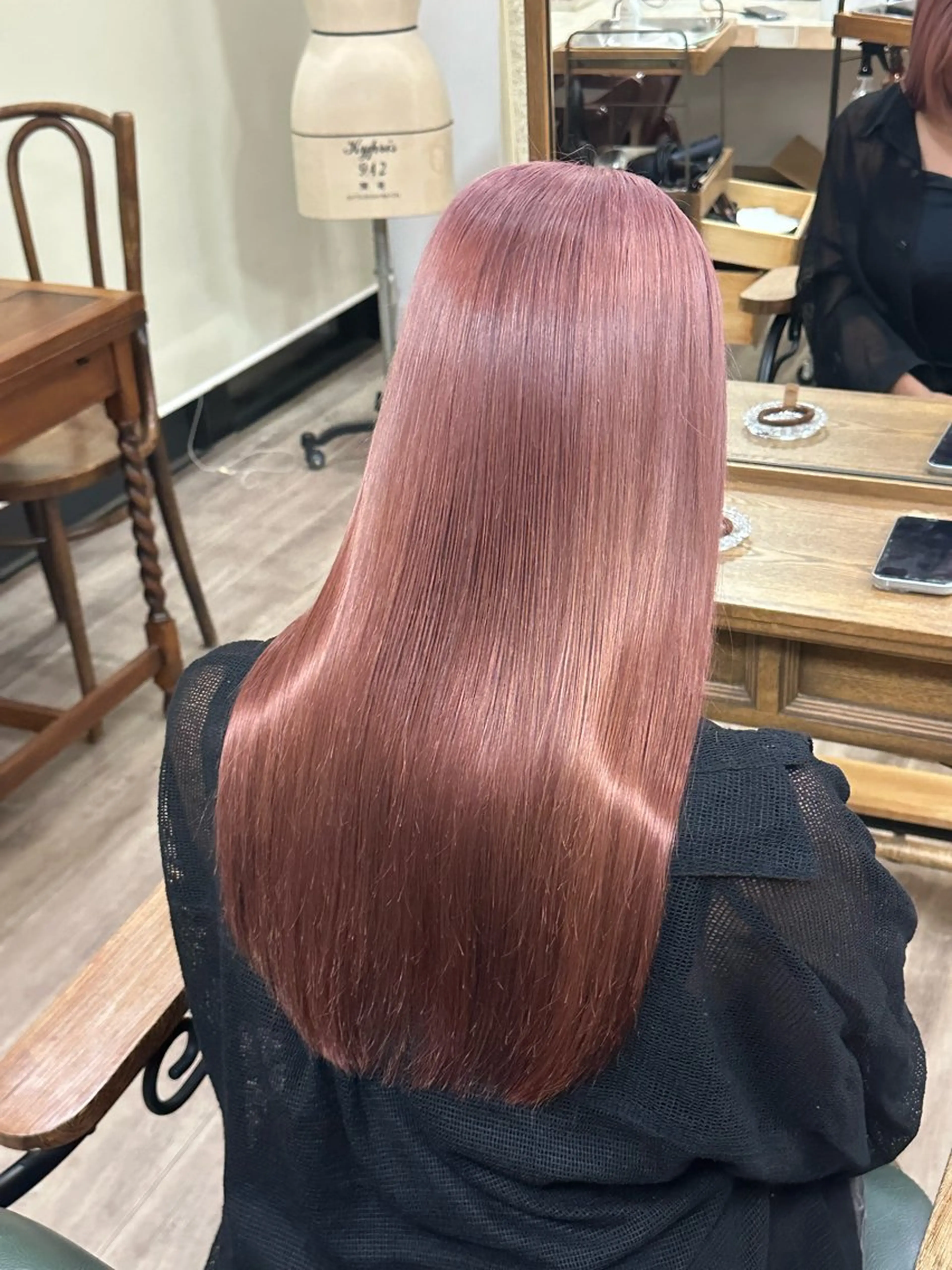 ロング カラー ブリーチ ピンクカラー トリートメント ヘアカラー トリートメント rebloom所属・山之内匠/艶カラー/ ハイトーン/ブリーチのヘアスタイル