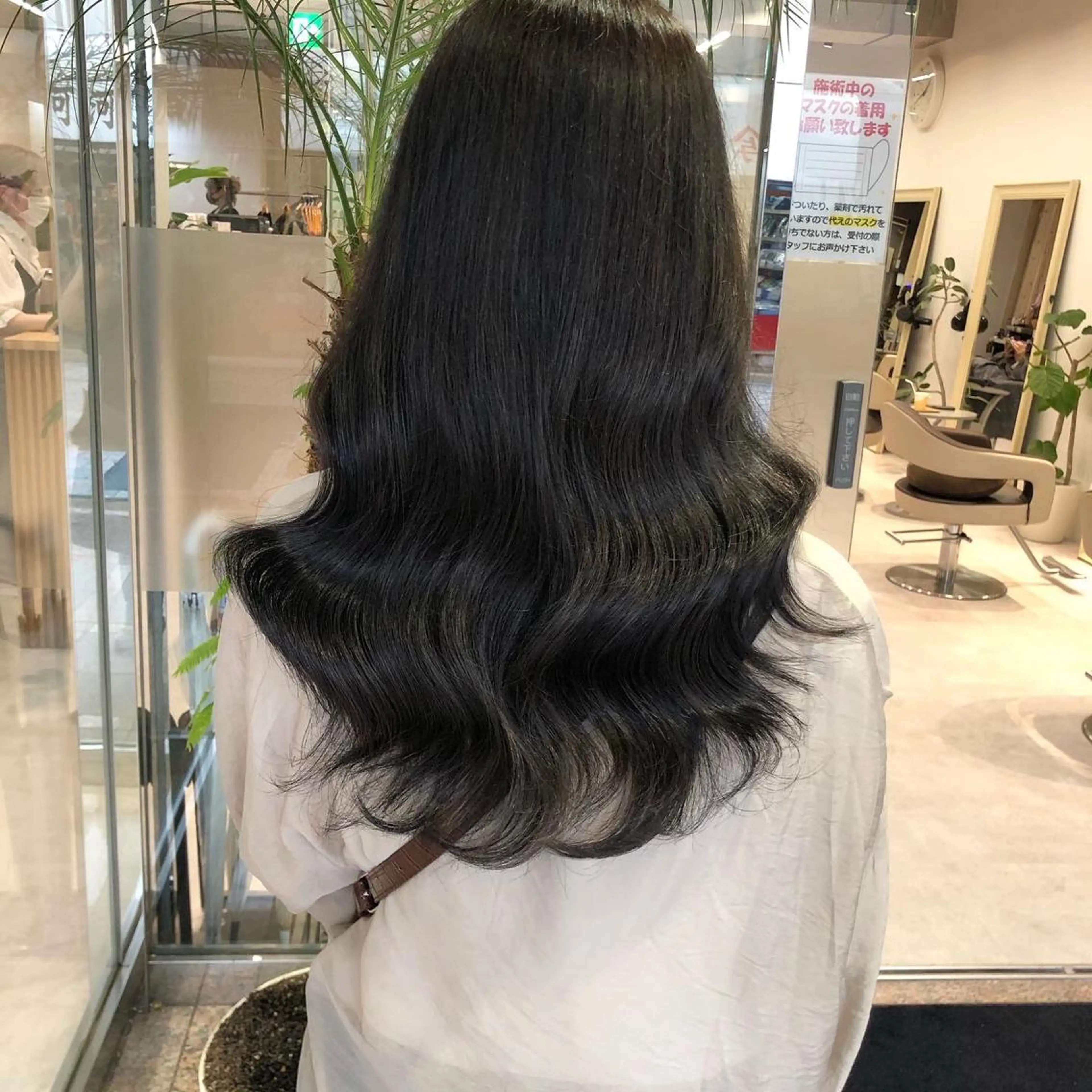 ロング カラー レイヤー/顔まわり カット/地毛風カラーのヘアスタイル