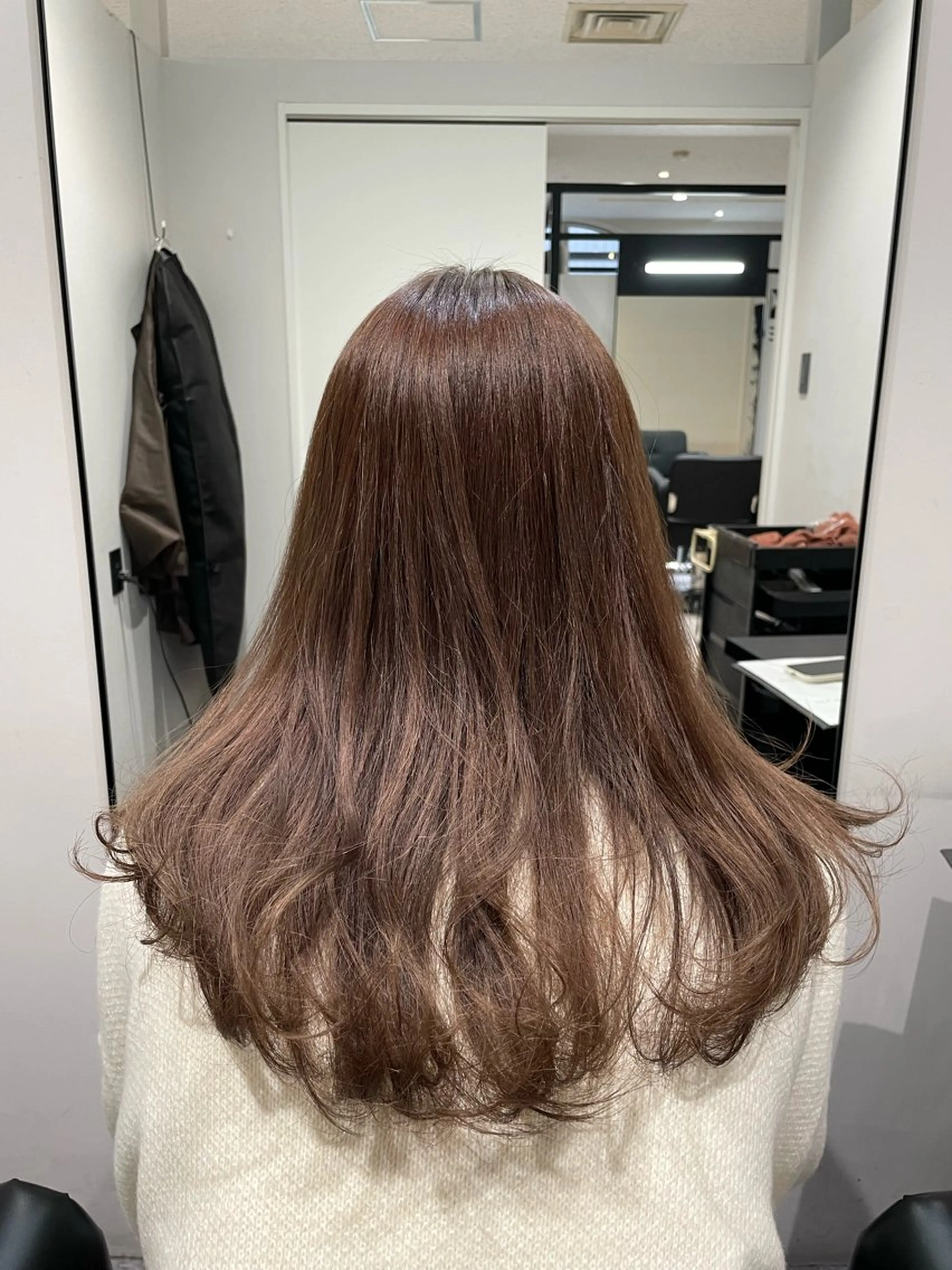 セミロング カラー カット ヘアカラー 韓国風コテ巻きパーマ 北田陸斗🫧のヘアスタイル