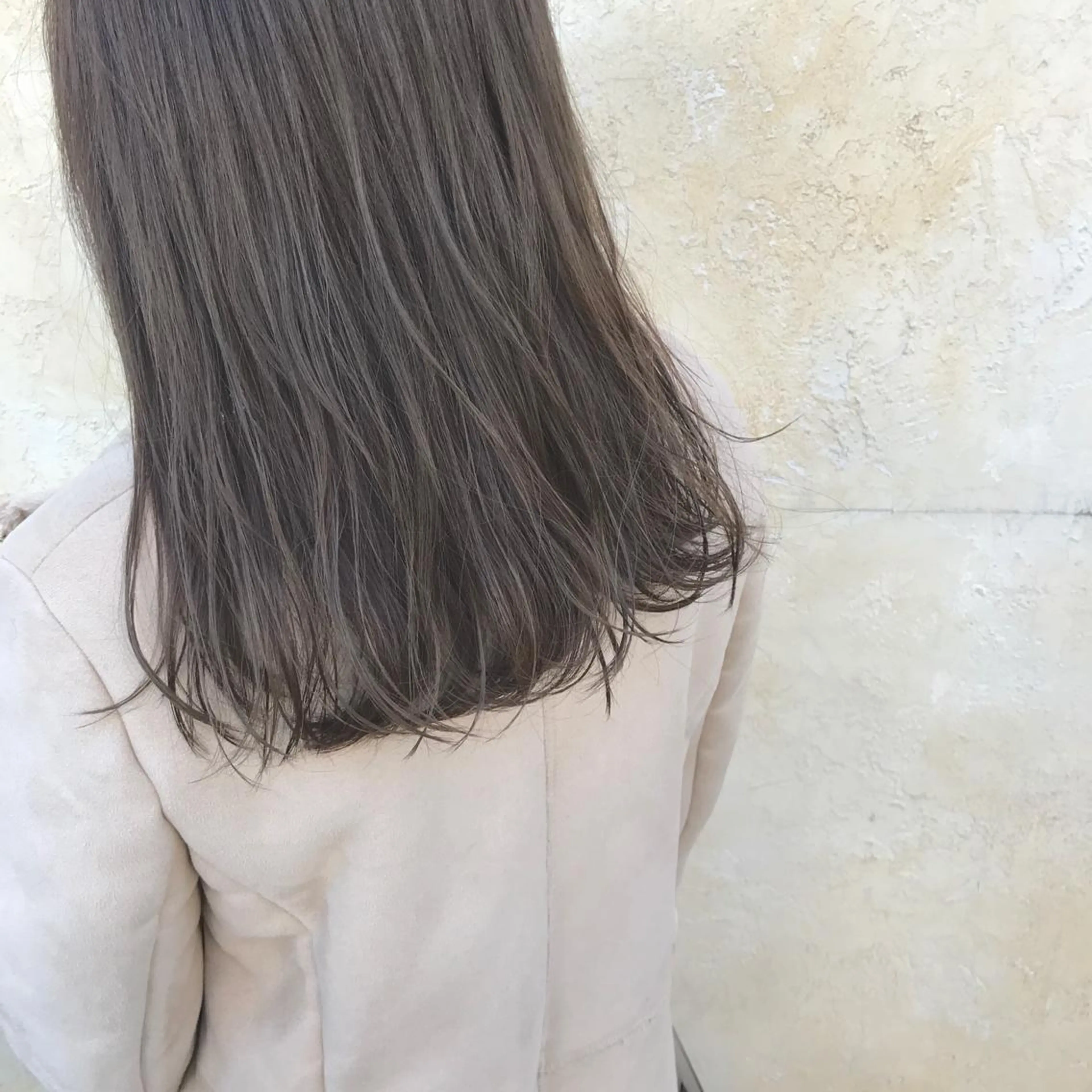 ミディアム カラー ヤスドミ ケイスケのヘアスタイル