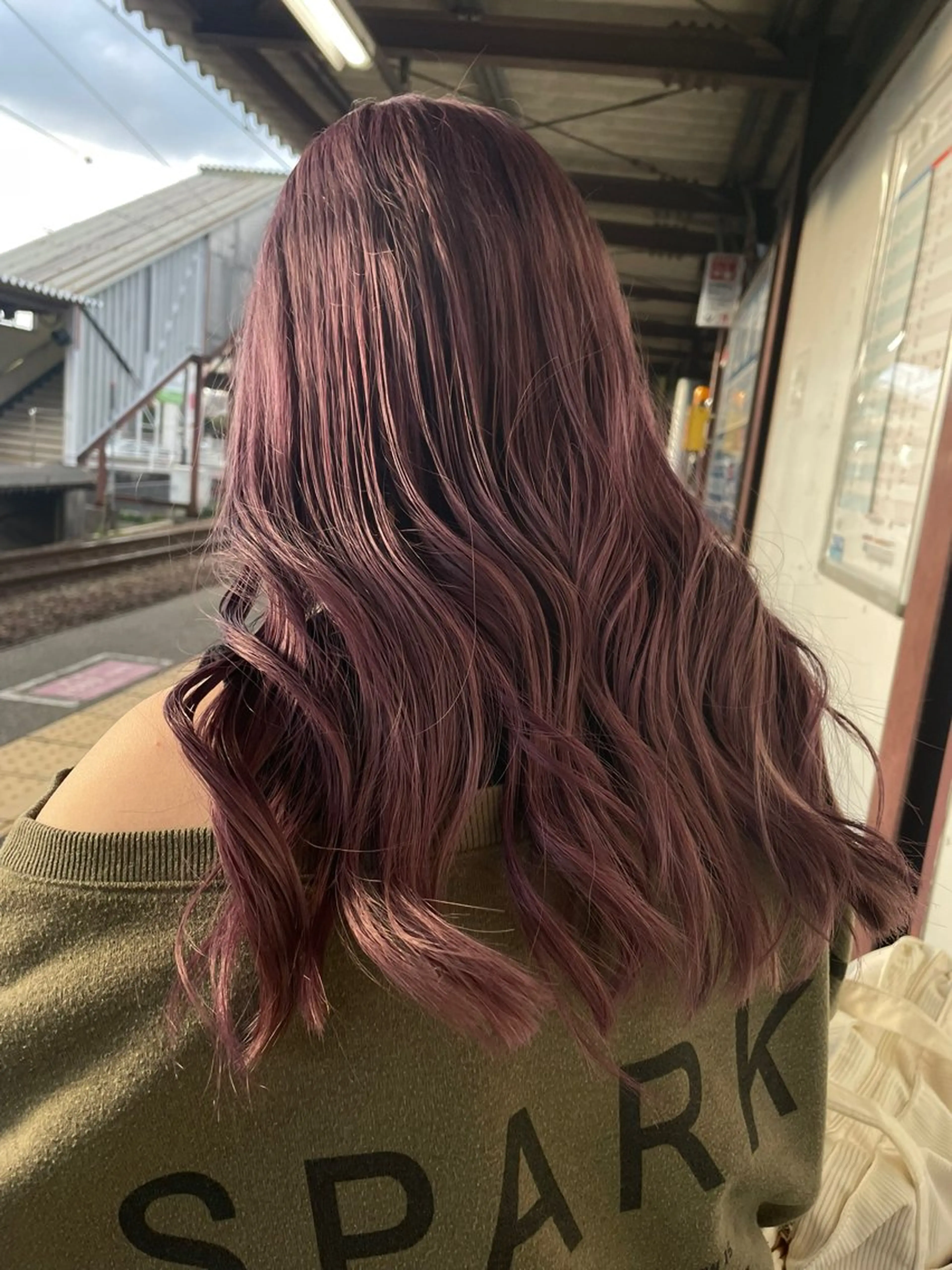 カラー miri.. ouka/ブリーチのヘアスタイル
