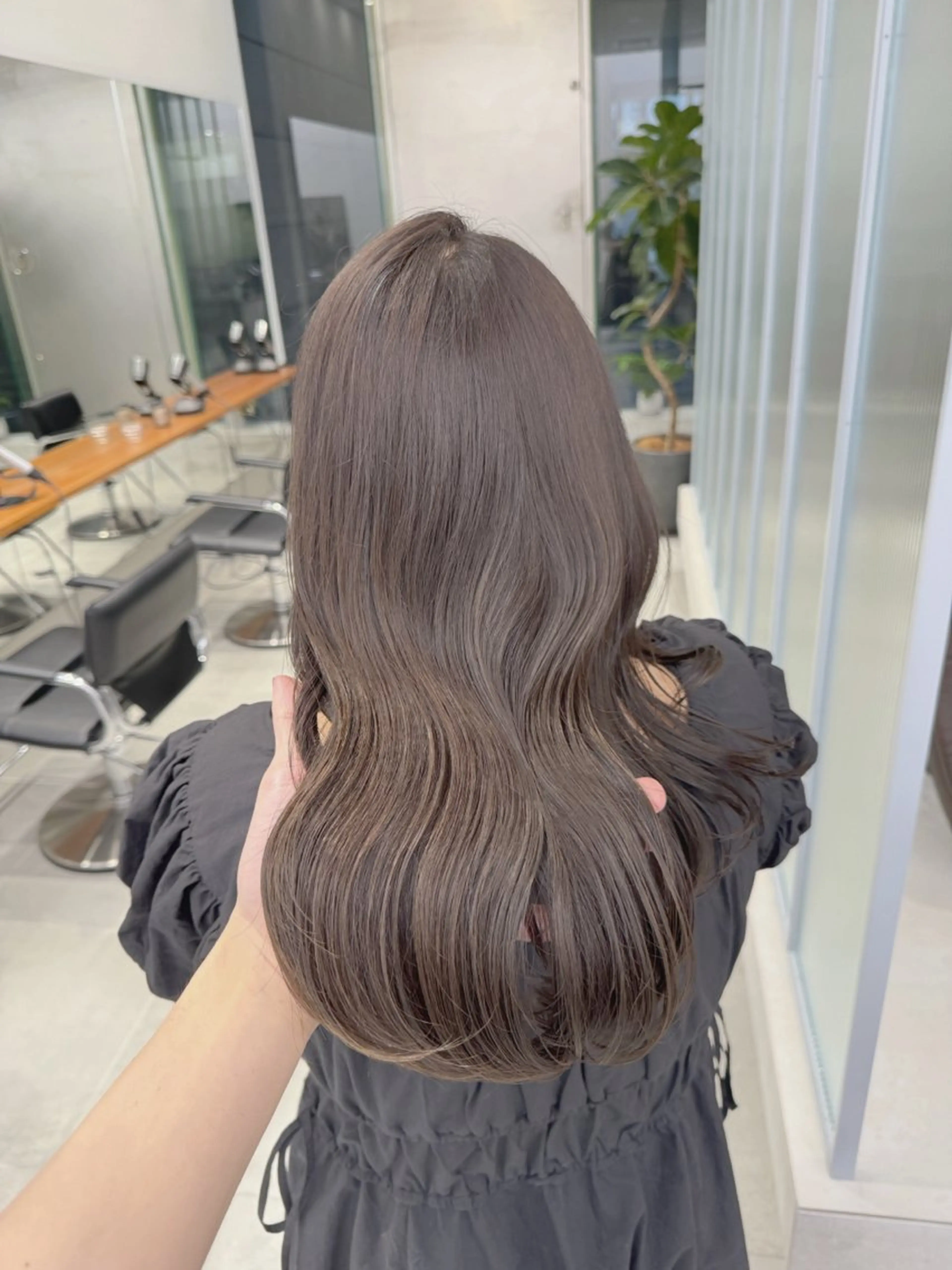 ロング カラー ベージュカラー ブリーチ 透明感カラー ブリーチなしカラー オリーブベージュ ヘアカラー ブリーチなし 寒色カラーのヘアスタイル