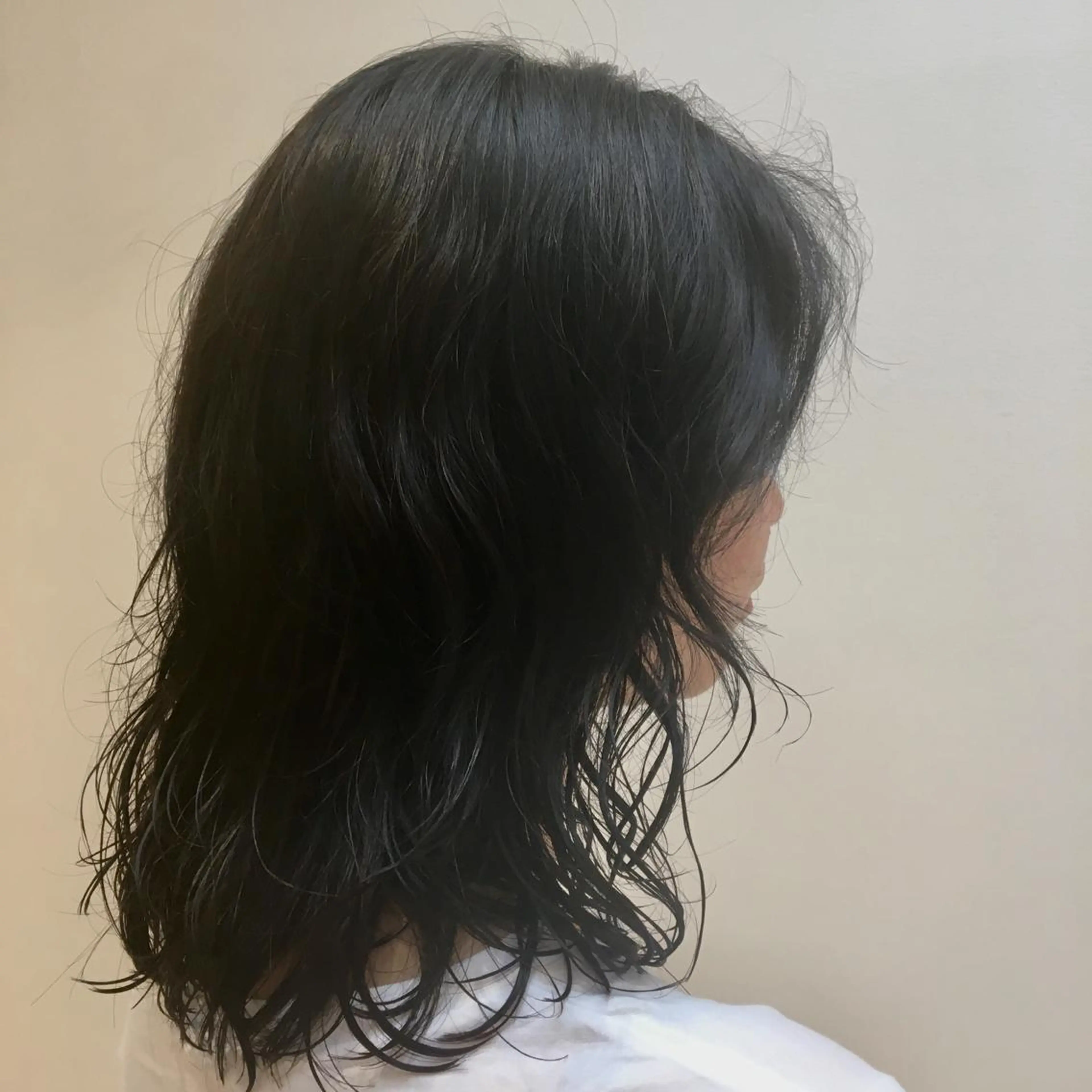 ミディアム カラー loca by tree所属・うる艶暖色カラー HARUNAのヘアスタイル