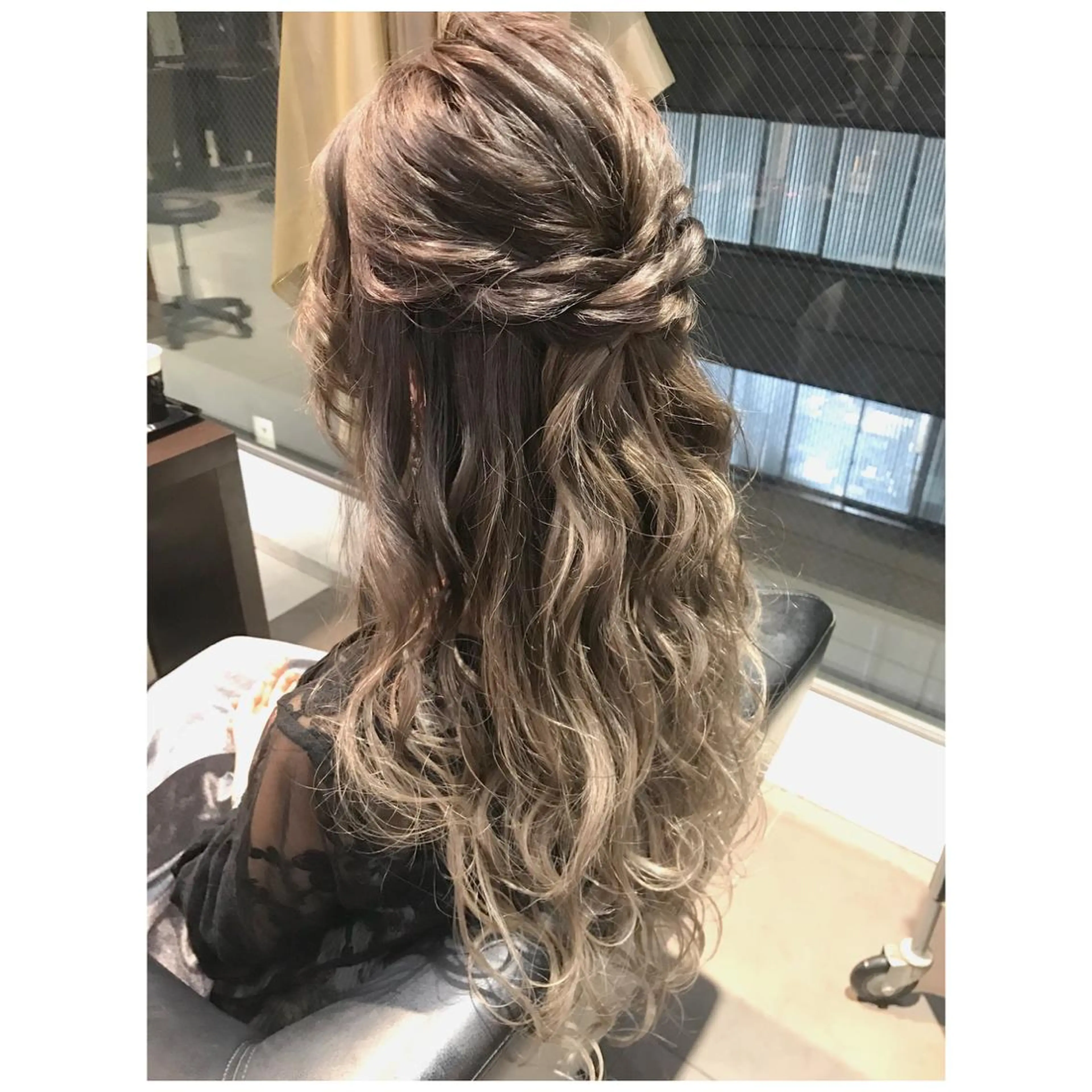 ロング カラー ヘアアレンジ ハーフアップ グラデーションカラー 村岡 夏美のその他イメージ