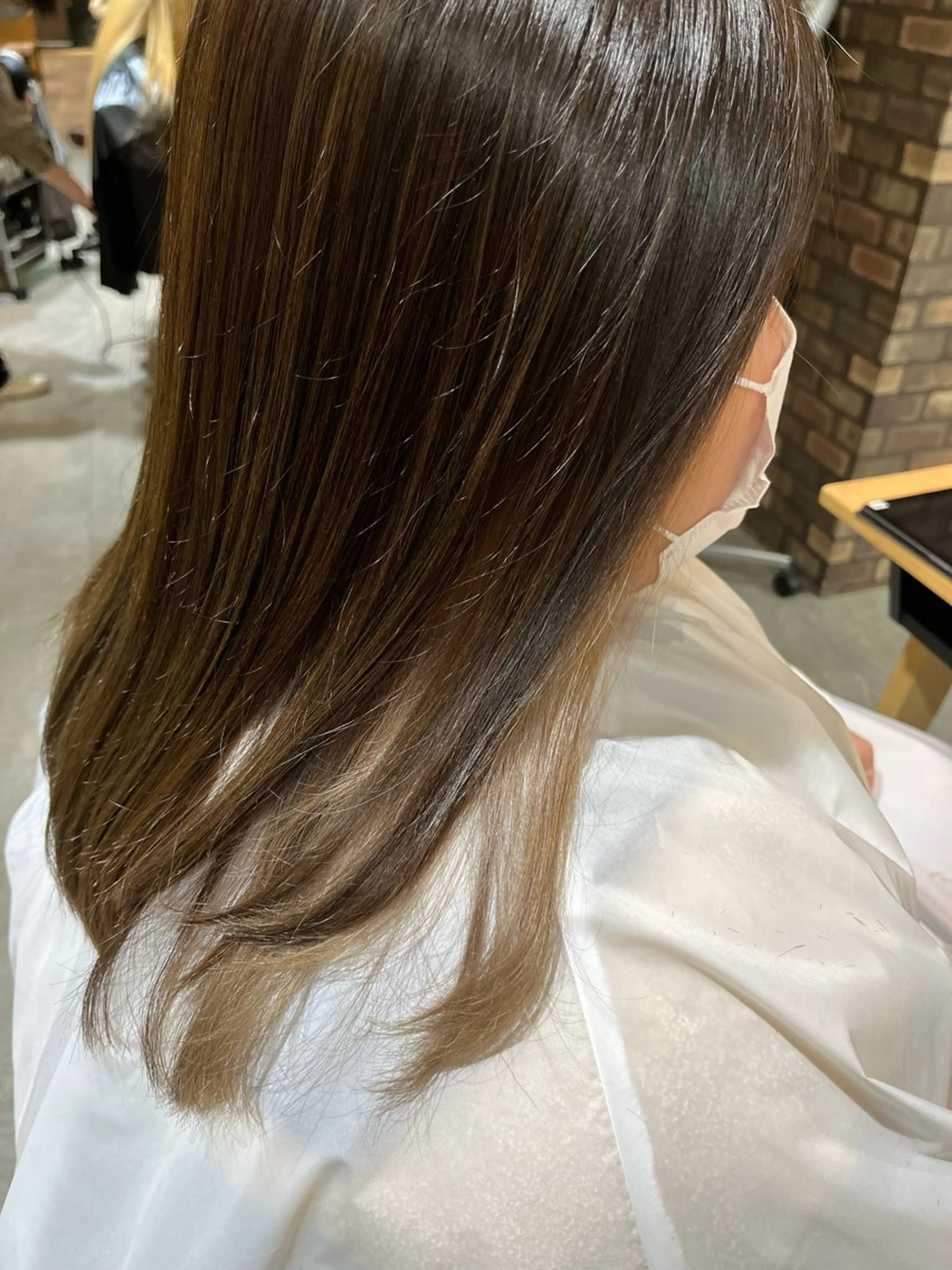 ミディアム ハイライト attrait アトレ　梅田店所属・阿部 玲奈のヘアスタイル