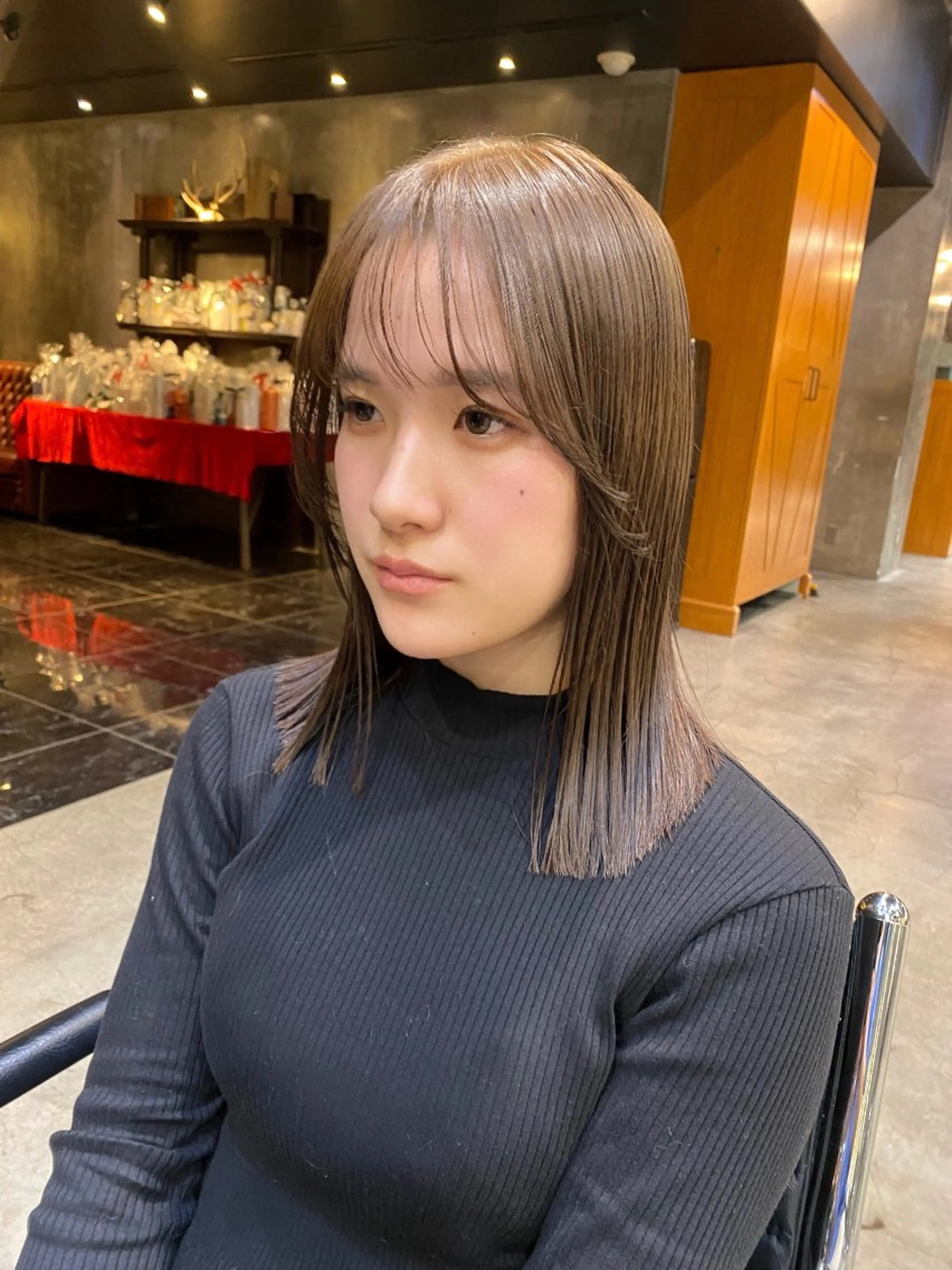 ミディアム カラー ベージュカラー ブリーチ ダブルカラー ブリーチなしカラー カット ヘアカラー 透明感カラー🌿 グレージュ🐺陽介のヘアスタイル