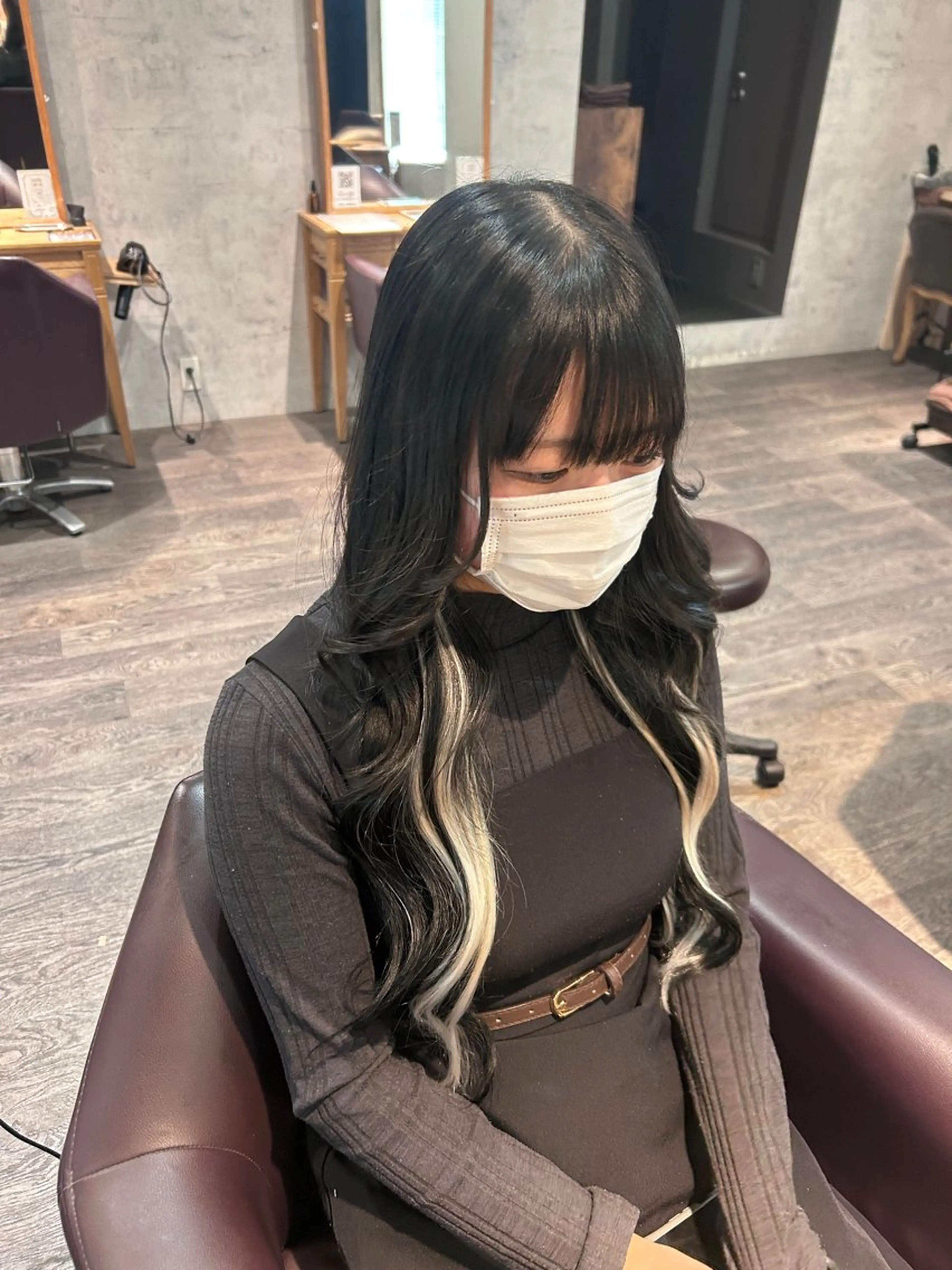 ロング ハイトーン🇰🇷 19歳美容師アリルのヘアスタイル