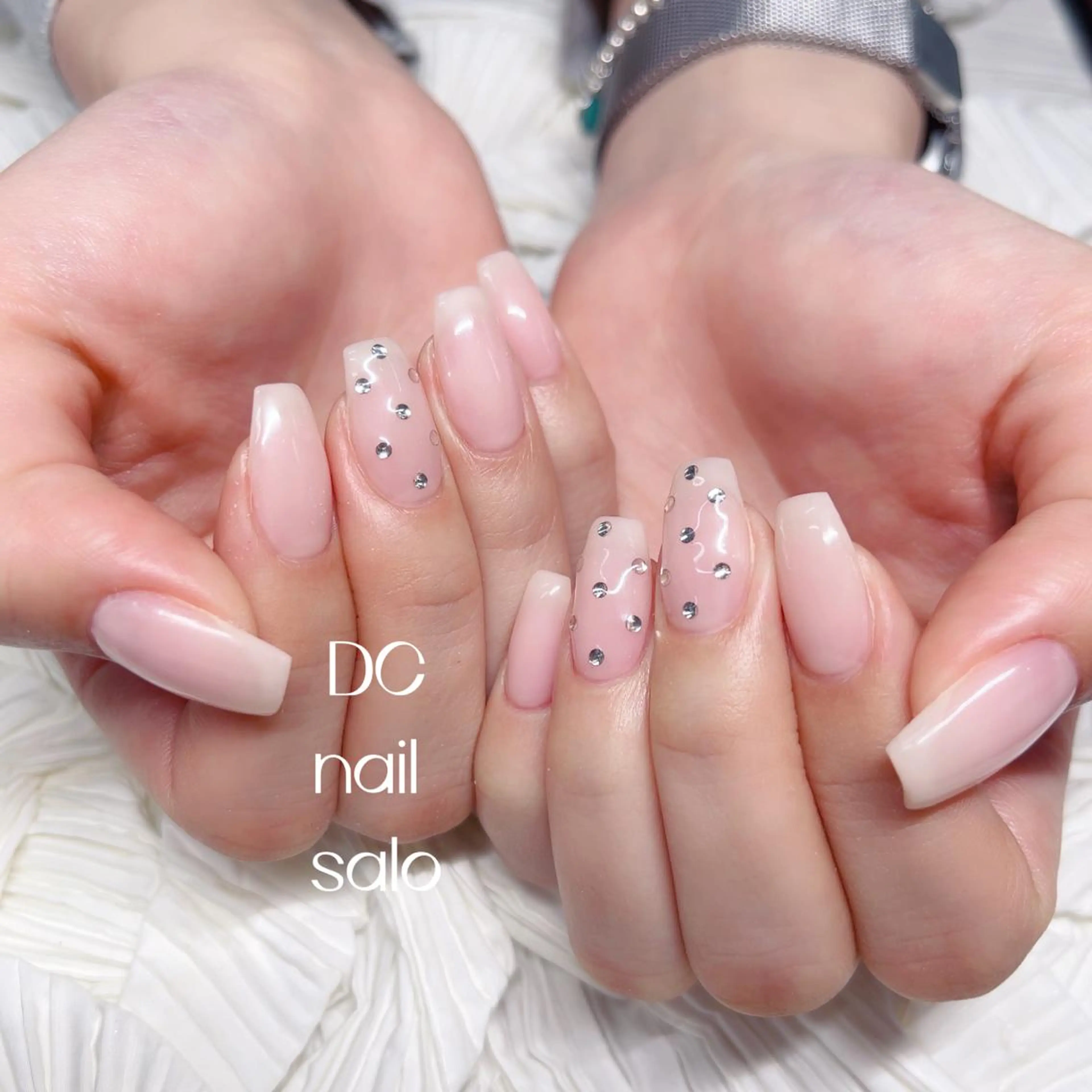ネイル ストーンネイル DC nail salonのネイルデザイン