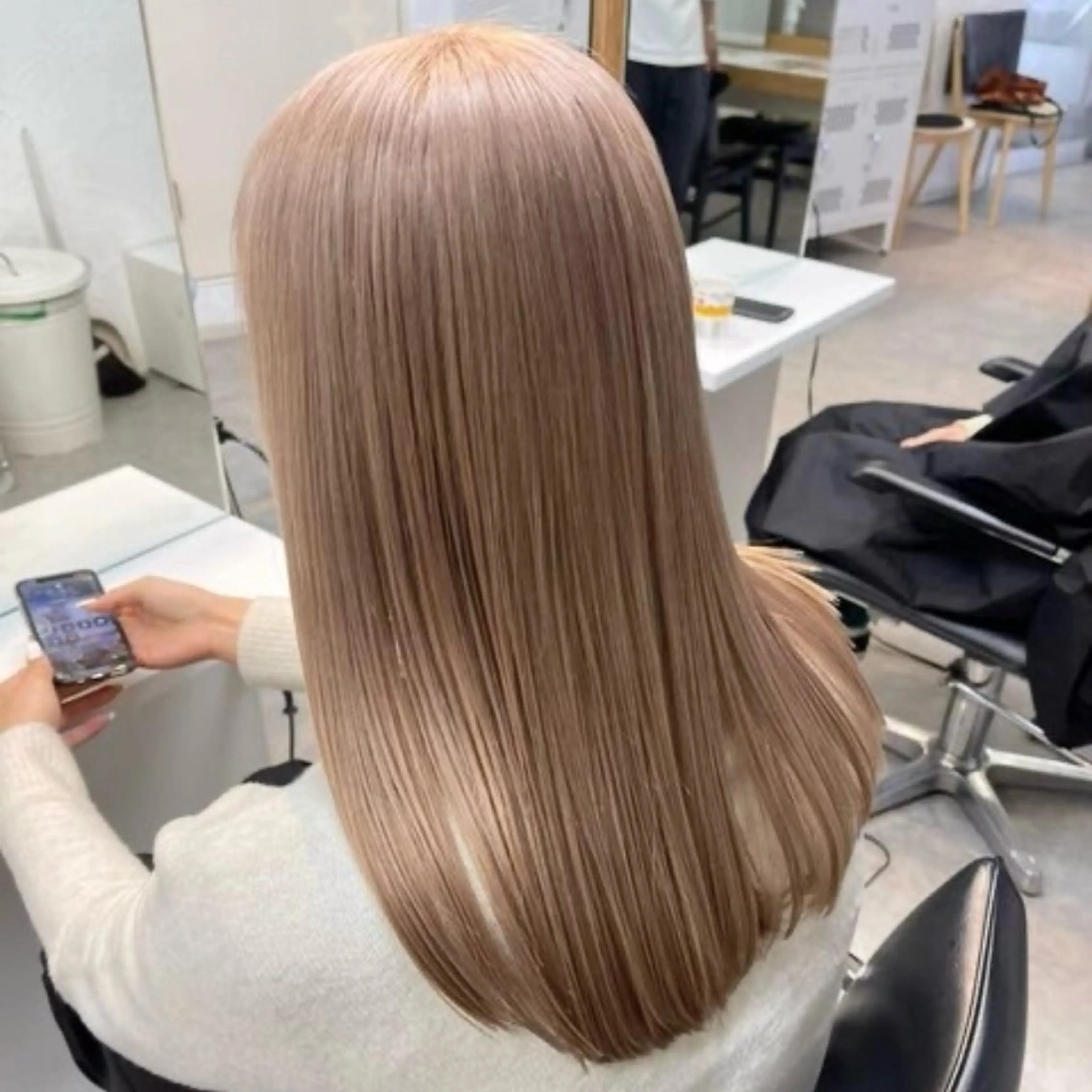 ロング カラー ヘアカラー トリートメント cinq PROJECT所属・ミルクティーベージュ 🐱【Ryo】のヘアスタイル