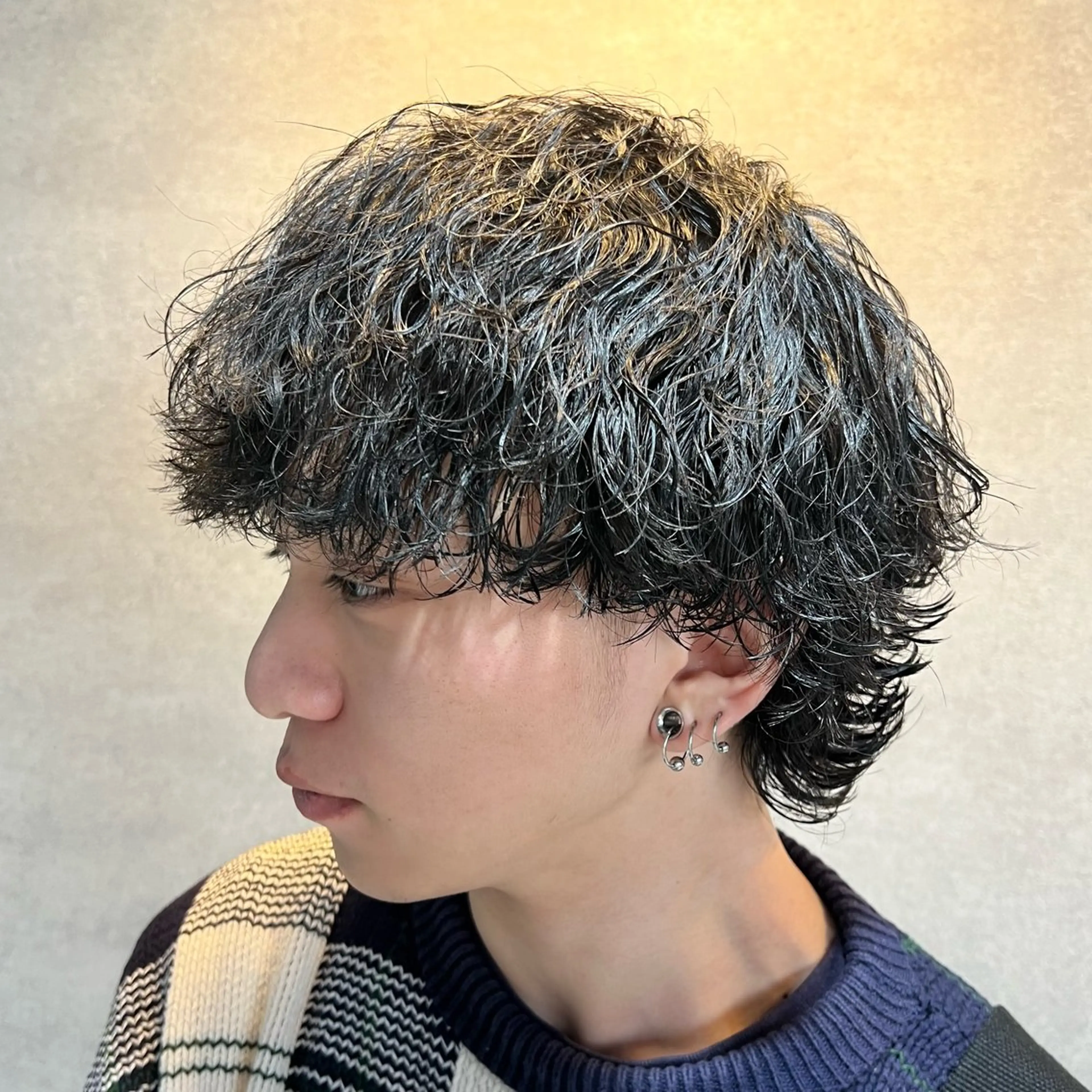 ショート カラー パーマ ヘアアレンジ メンズ センターパート メンズハイライト メンズメッシュ マッシュ メンズパーマ カット パーマ トリートメント ヘッドスパ ヘアセット メンズに優しい🔥メ ンズ特化/BLUCKのヘアスタイル