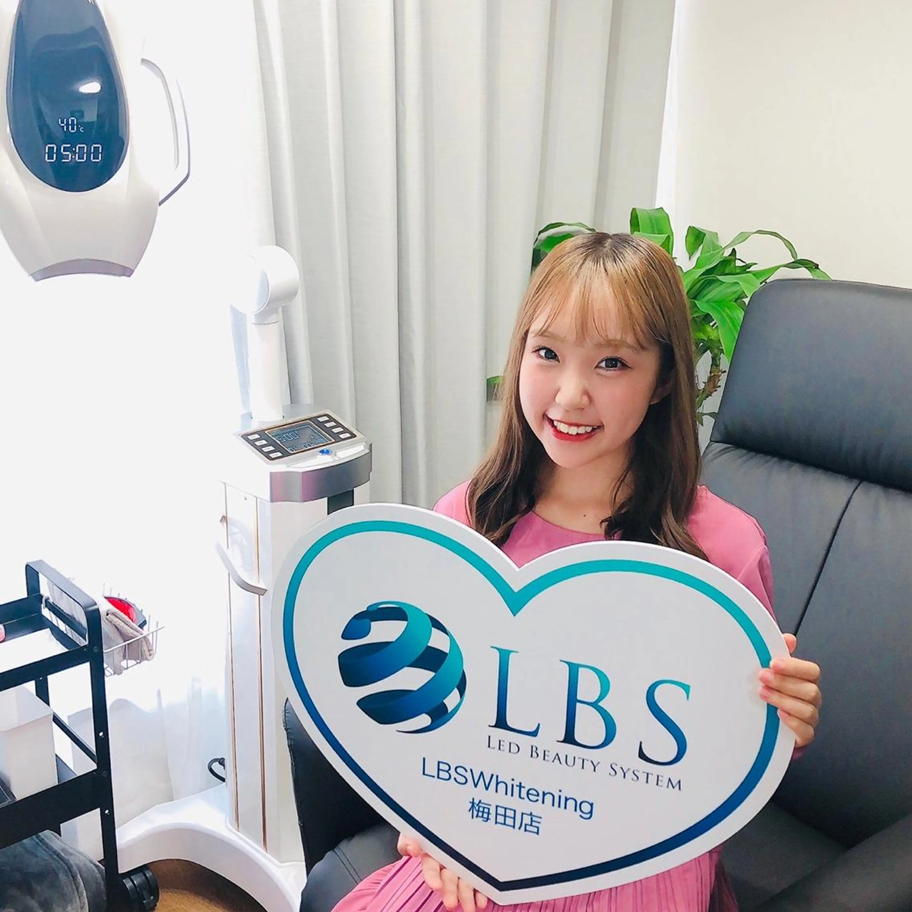 セミロング カラー パーマ ヘアアレンジ ネイル マツエク・マツパ アイブロウ ホワイト LBSホワイトニング 🎃梅田店公式のエステ・リラクイメージ