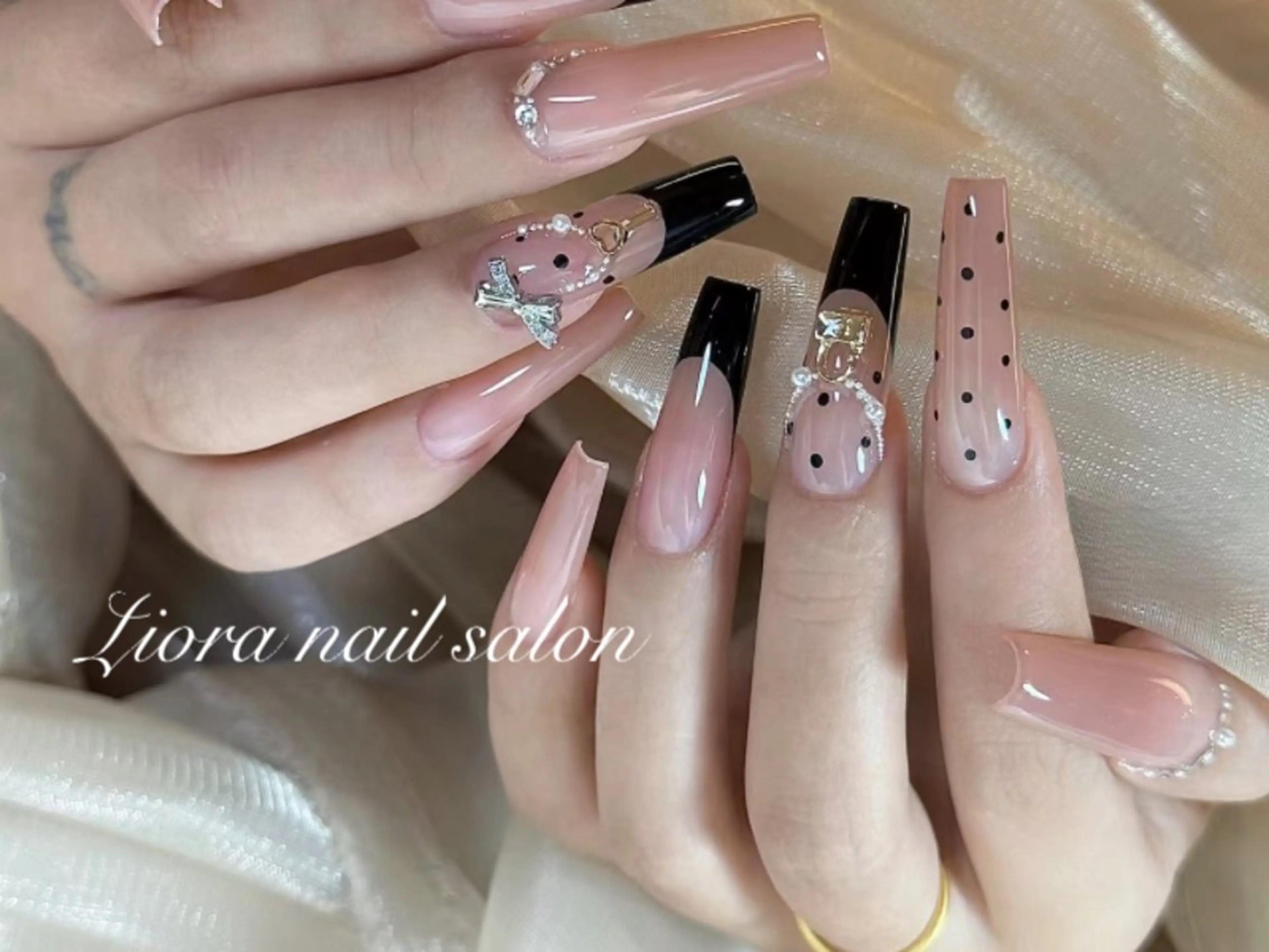 ネイル フレンチネイル ジェルネイル ガーリー グラデーション キラキラネイル ハンドネイル Liora ネイルサロン所属・Liora nail salonのネイルデザイン