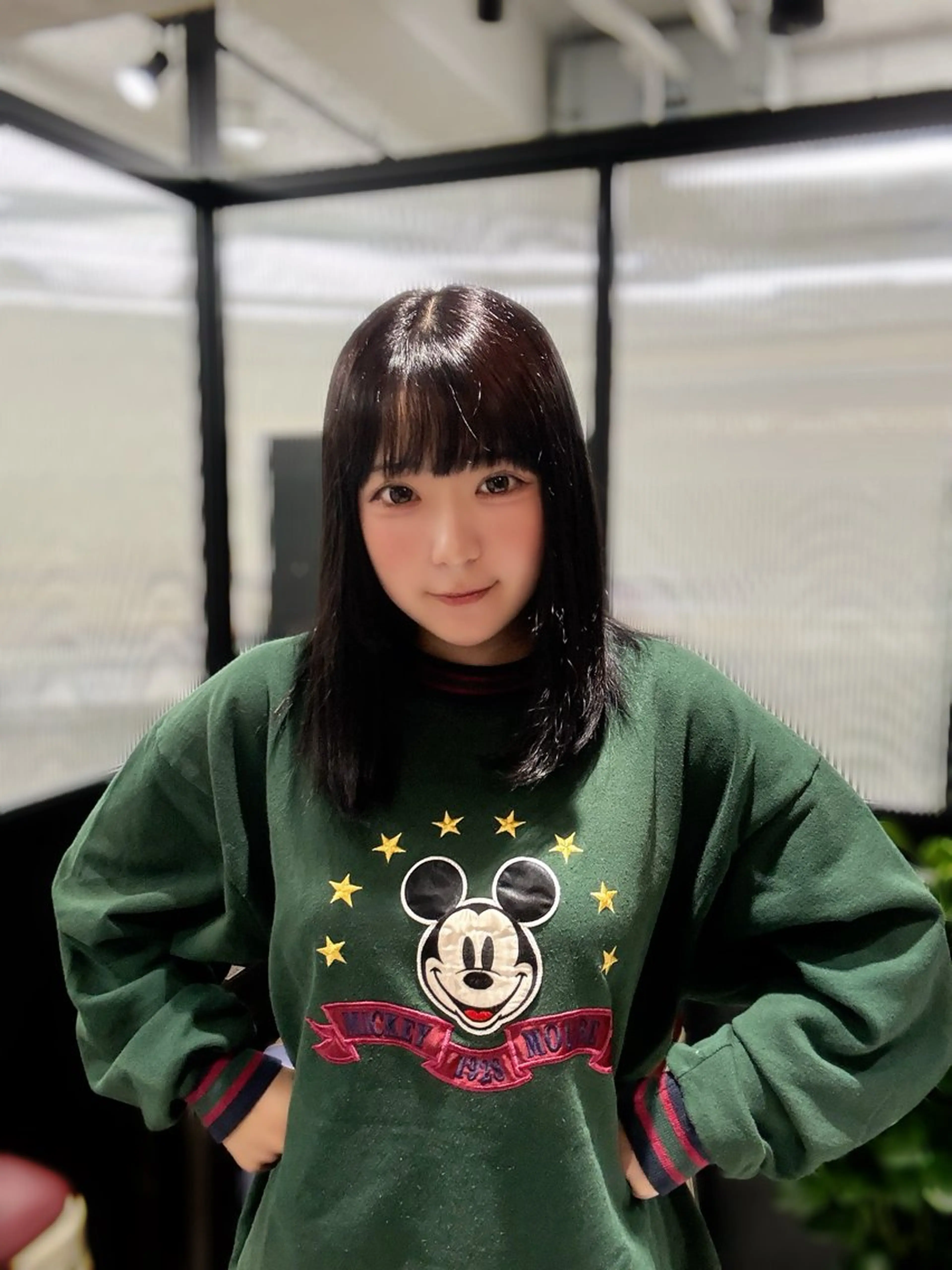 セミロング カラー カット ヘアカラー トリートメント ヘッドスパ 韓国ヘア暗髪 ダブルカラーメンズ可のヘアスタイル