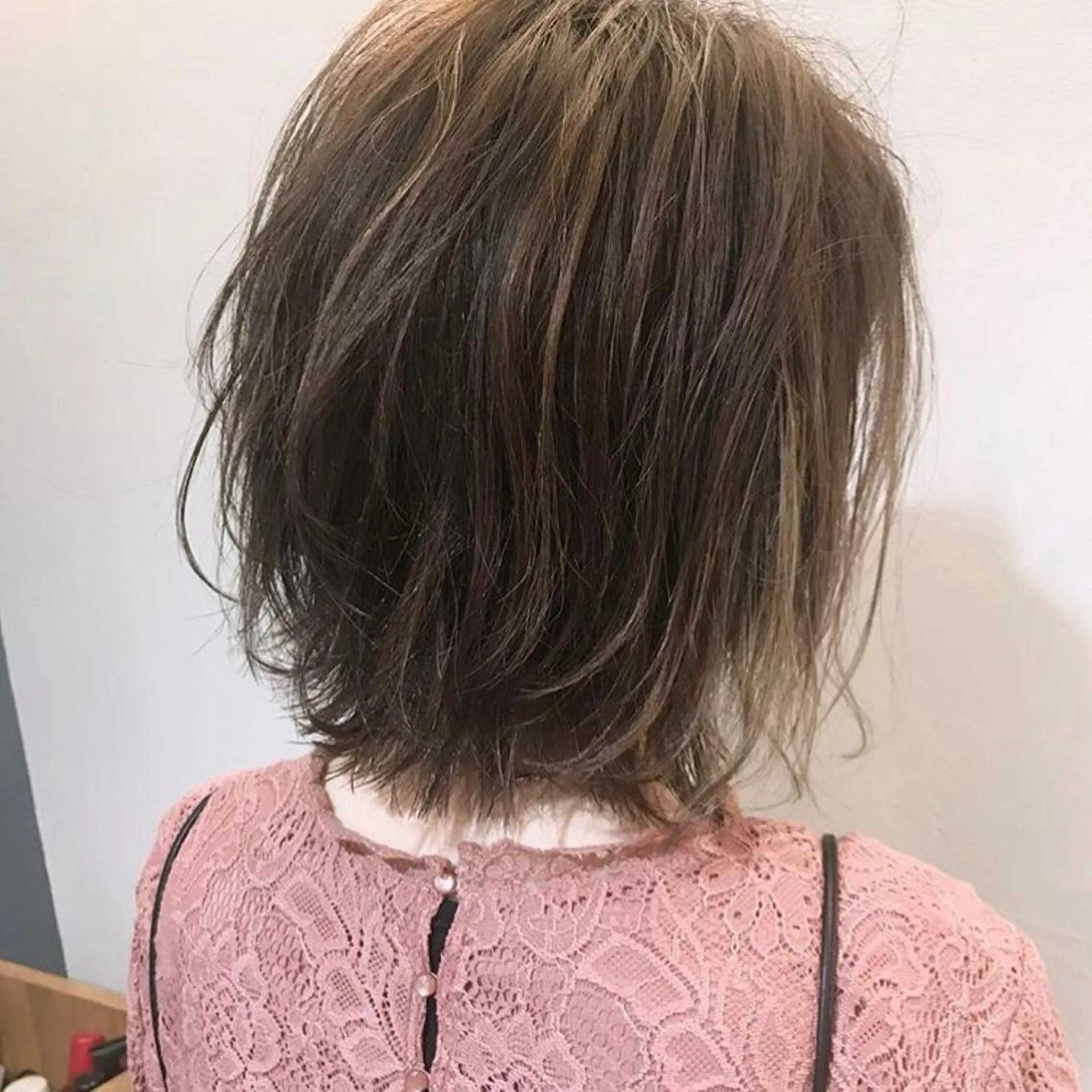 ショート カラー アッシュ ハイライトカラー ラベンダーカラー ラベンダーアッシュ バイオレットカラー 入江 志穂のヘアスタイル