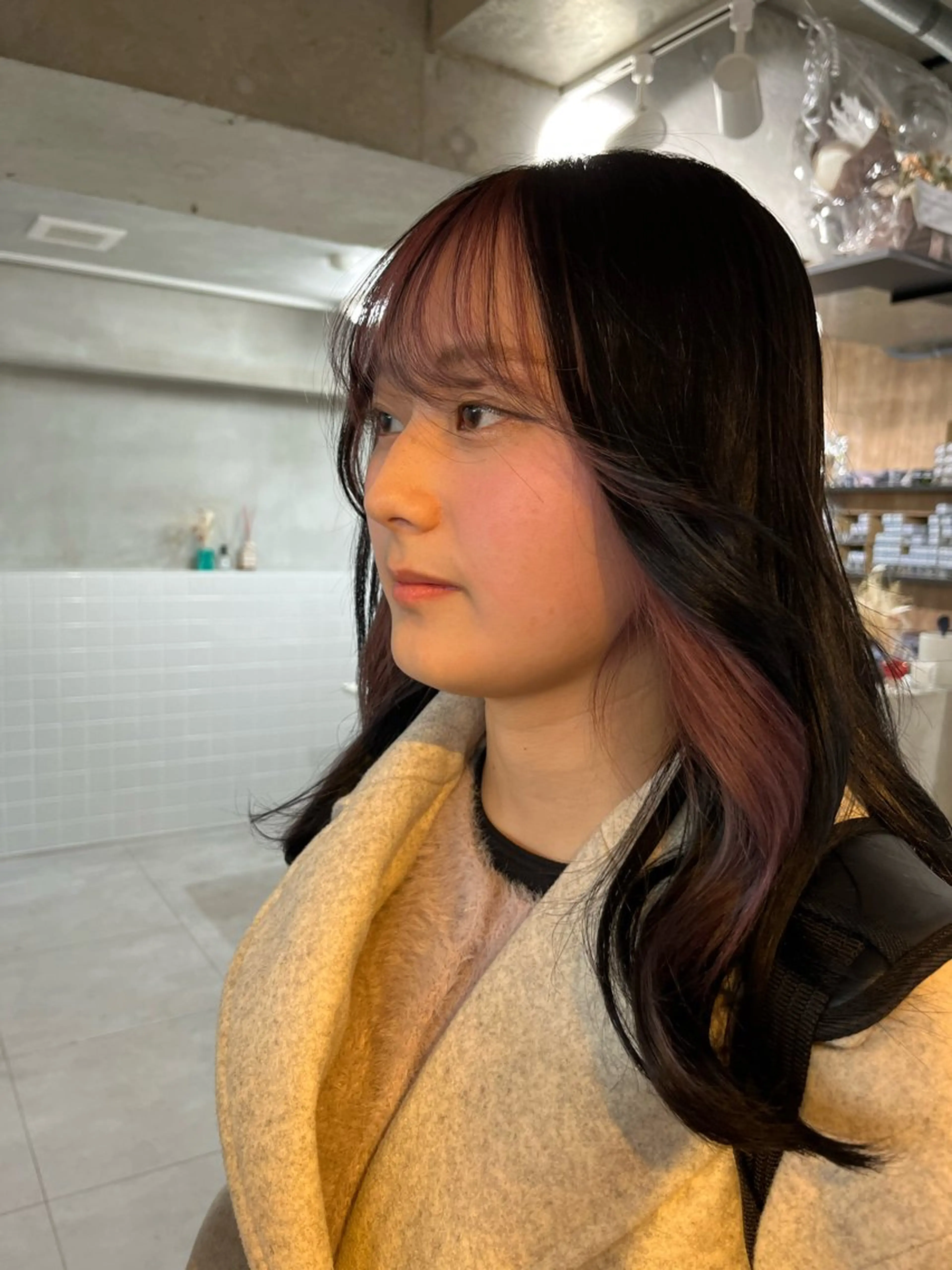 セミロング カラー ミストバング 黒髪  フェイスフレーミング ピンクカラー anon Loemのヘアスタイル