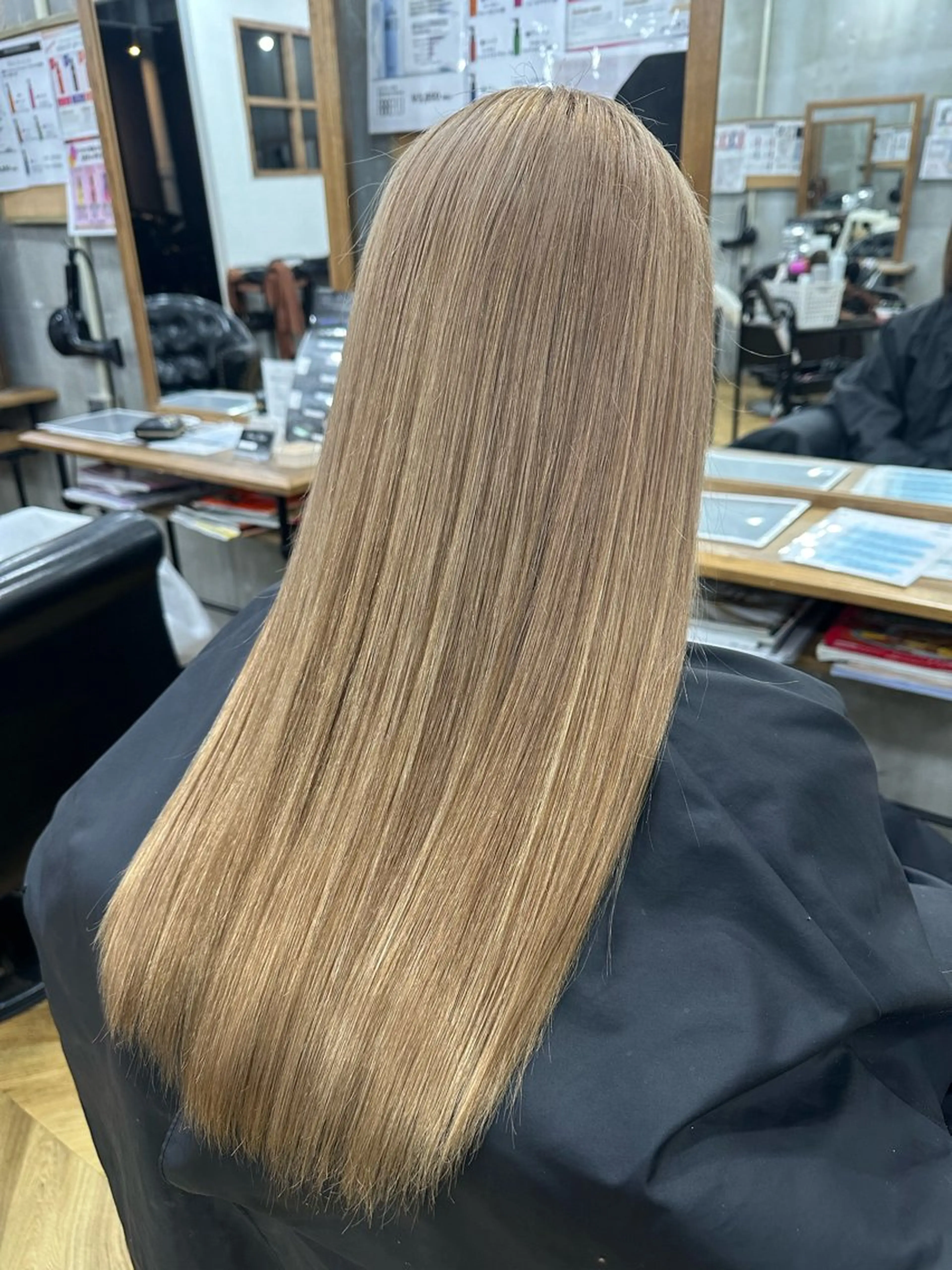 ロング カラー 徳永 綾華のヘアスタイル