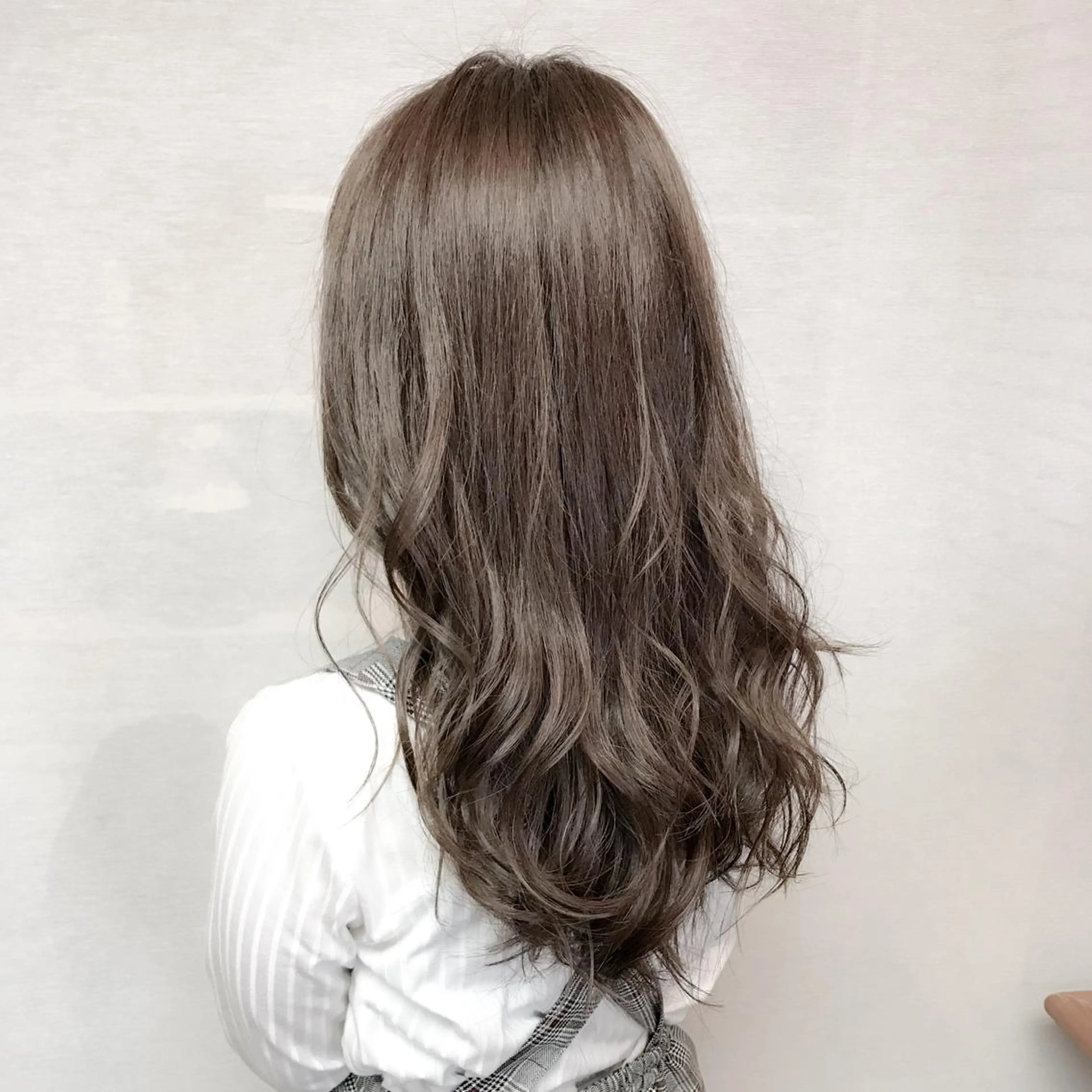 セミロング カラー アッシュ イルミナカラー ヘアカラー トリートメント clan五反田所属・髪質改善、縮毛矯正 店長浅野太郎のヘアスタイル