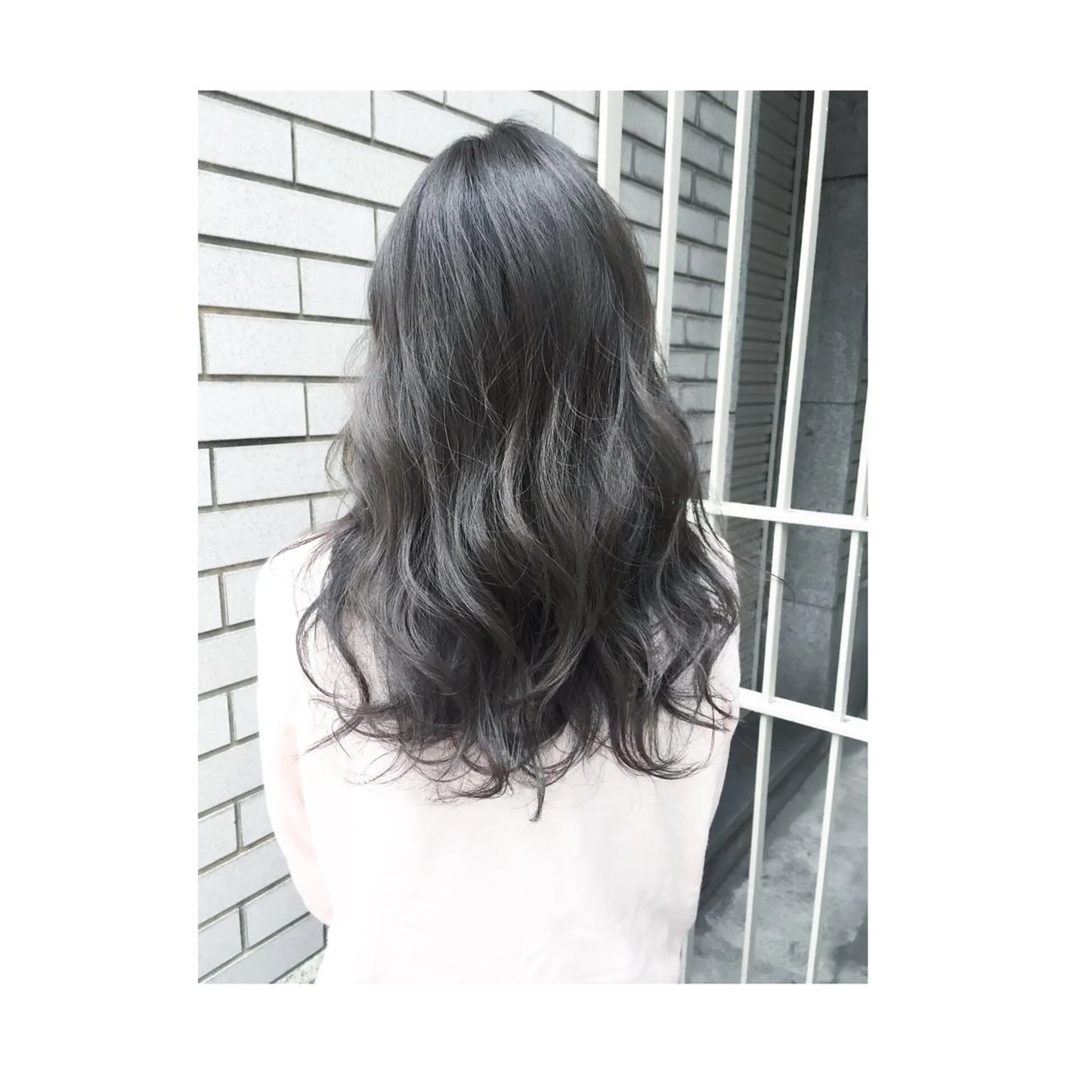 セミロング カラー アッシュ アッシュブラック 黒髪 透明感カラー ハイライトカラー ✂️小顔カット✂️ 山本有紀のヘアスタイル