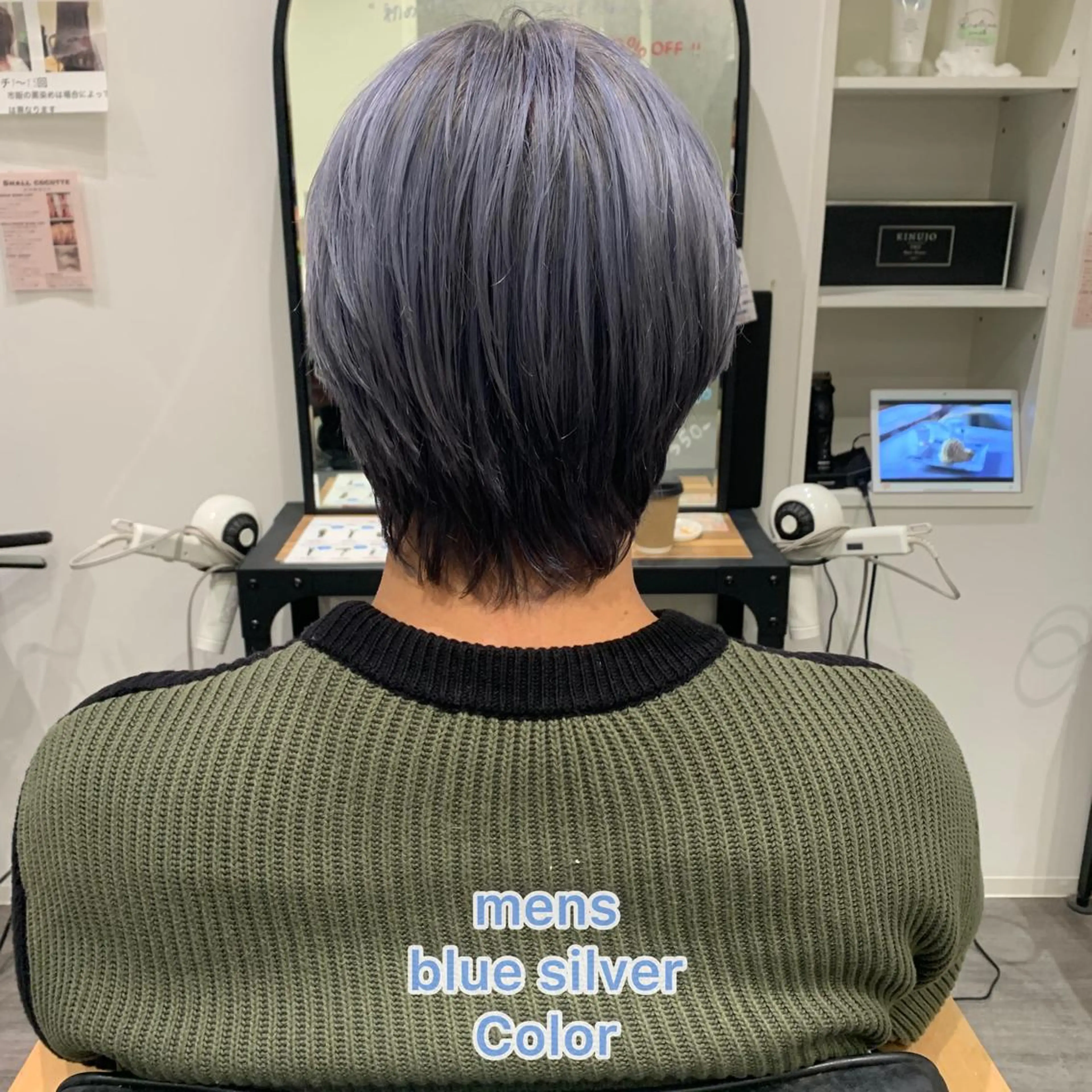 ショート カラー ブルーカラー シルバー 上田 紗也のヘアスタイル