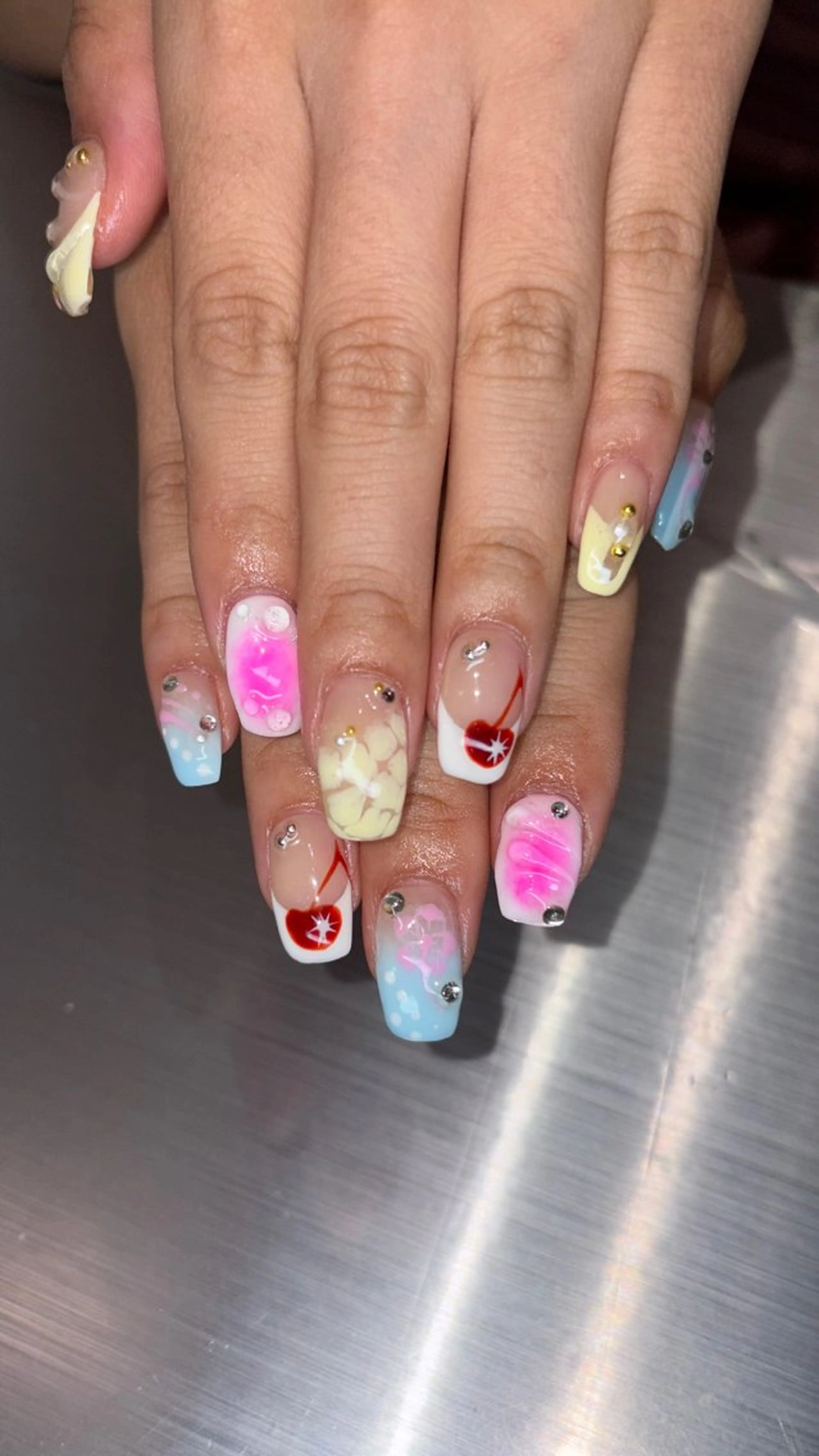 ネイル ハンドネイル 👽個性派ネイル🎀 komachiのネイルデザイン