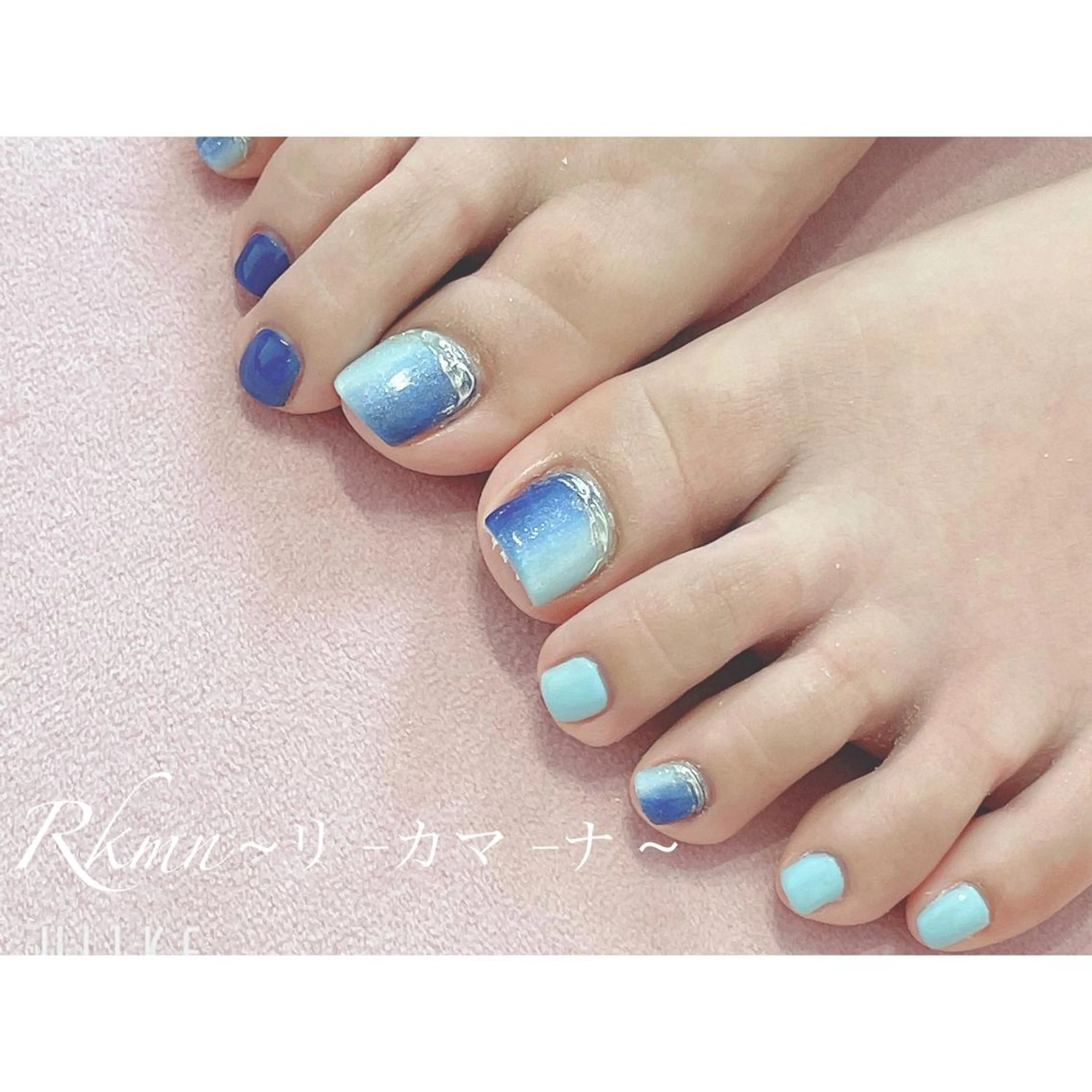 フットネイル #ブルー #水色 #縦グラデーション #ミラーアート