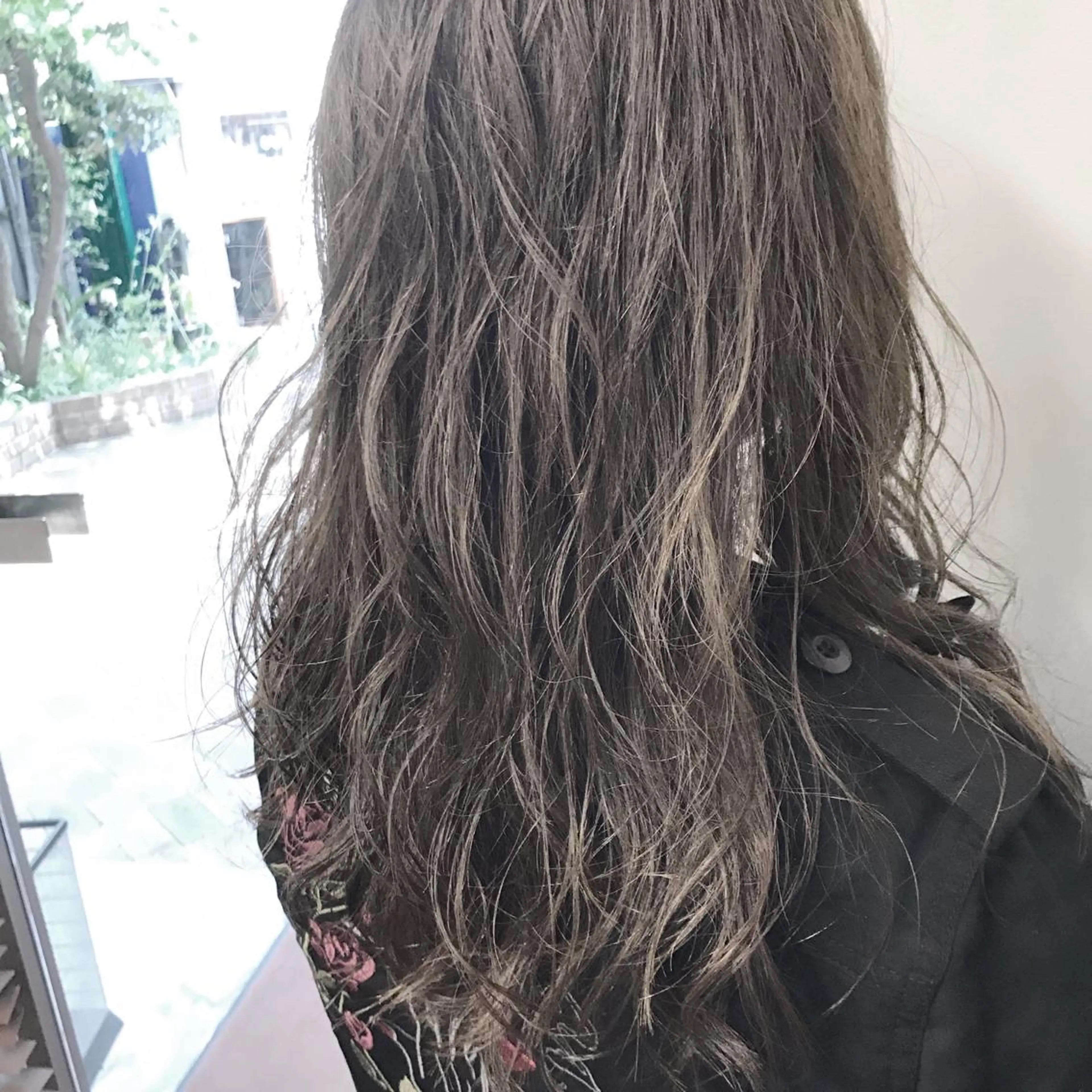 セミロング カラー グレージュ イルミナカラー DUMBO所属・【完全マンツー 恵比寿】佐藤 翔のヘアスタイル
