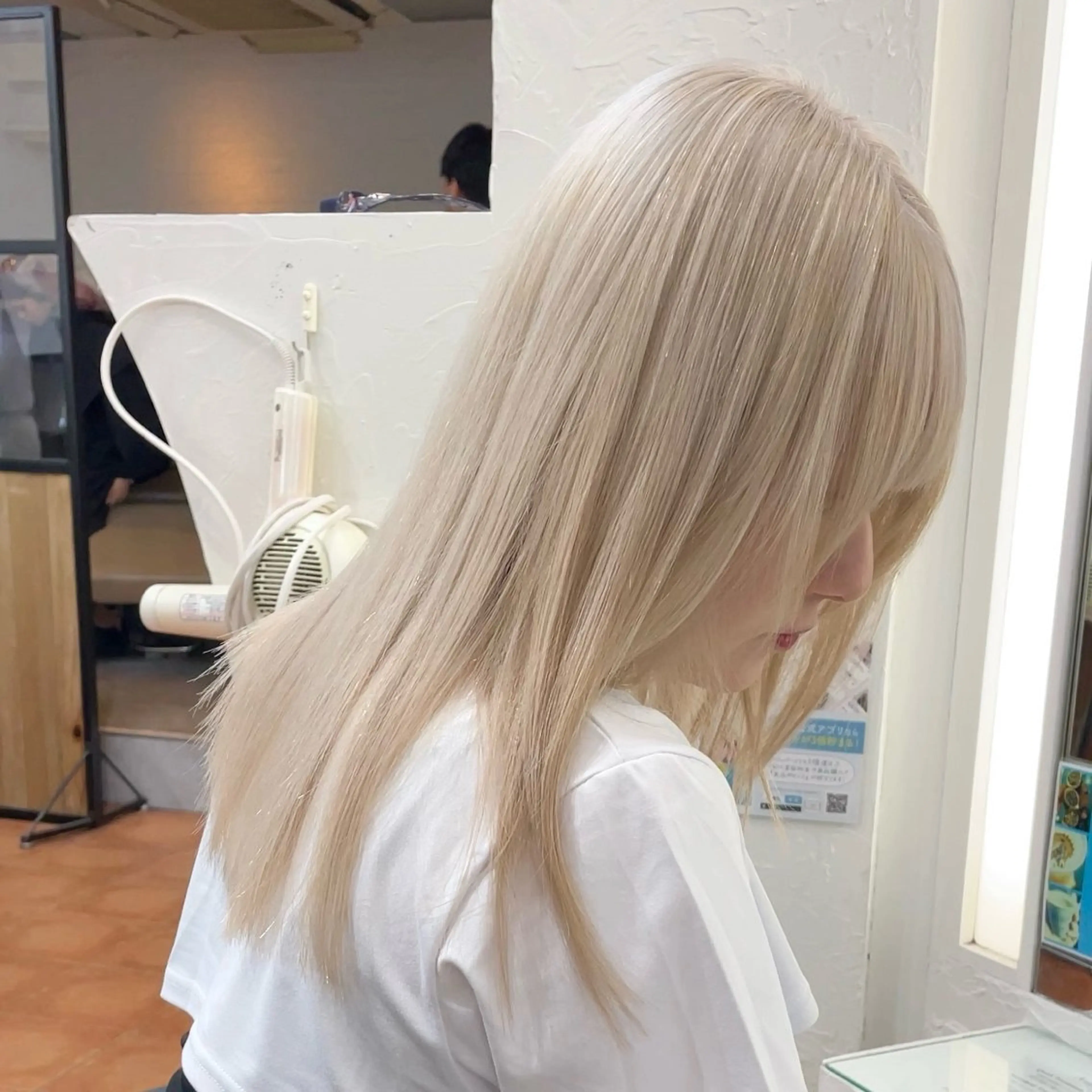 ロング カラー ベージュカラー ブリーチ ケアブリーチ デザインカラー ハイトーンカラー ヘアカラー トリートメント ハイトーン特化× 韓国風カット赤井龍斗のヘアスタイル