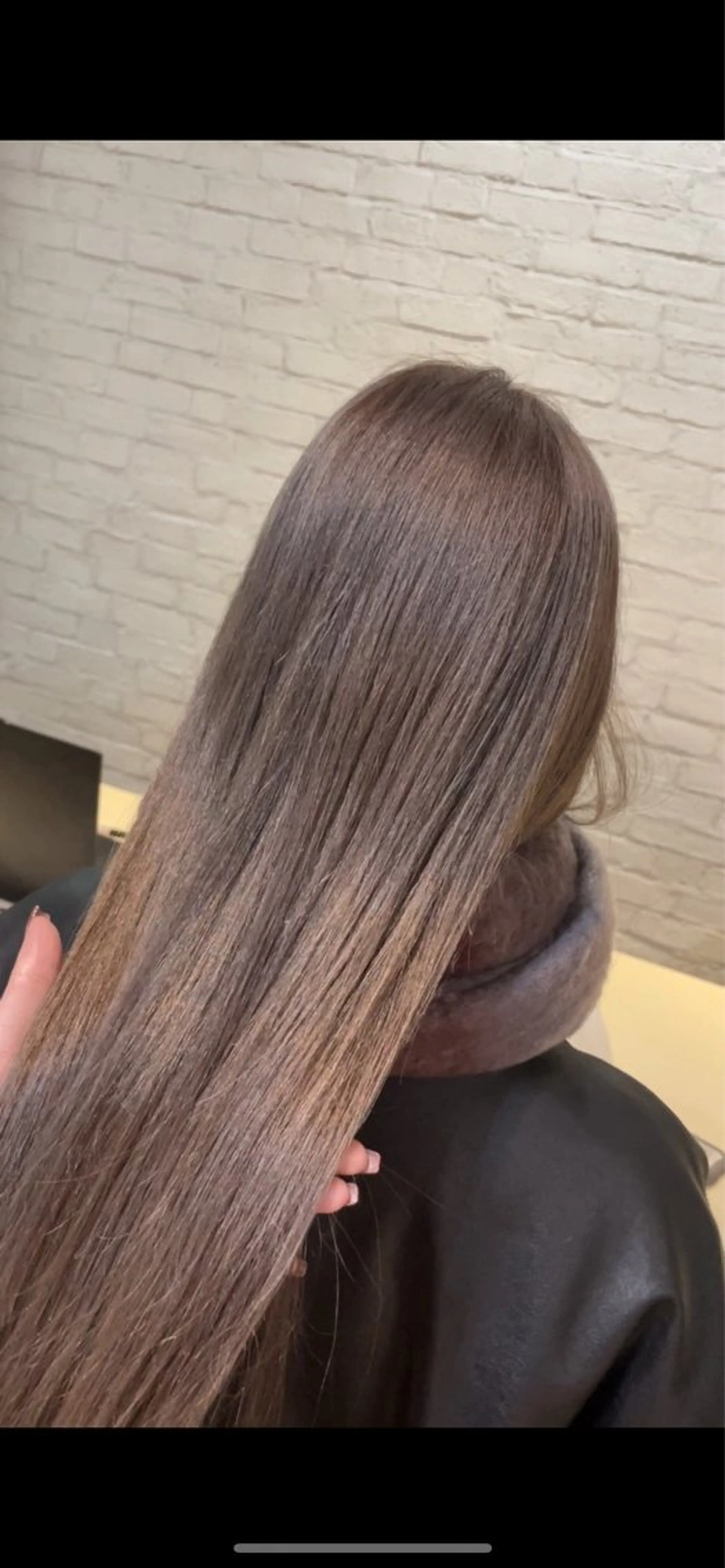 ロング カラー グレージュ ハイトーンカラー カット ヘアカラー トリートメント BEBE所属・ブリーチなし 透明感カラーKANAのヘアスタイル