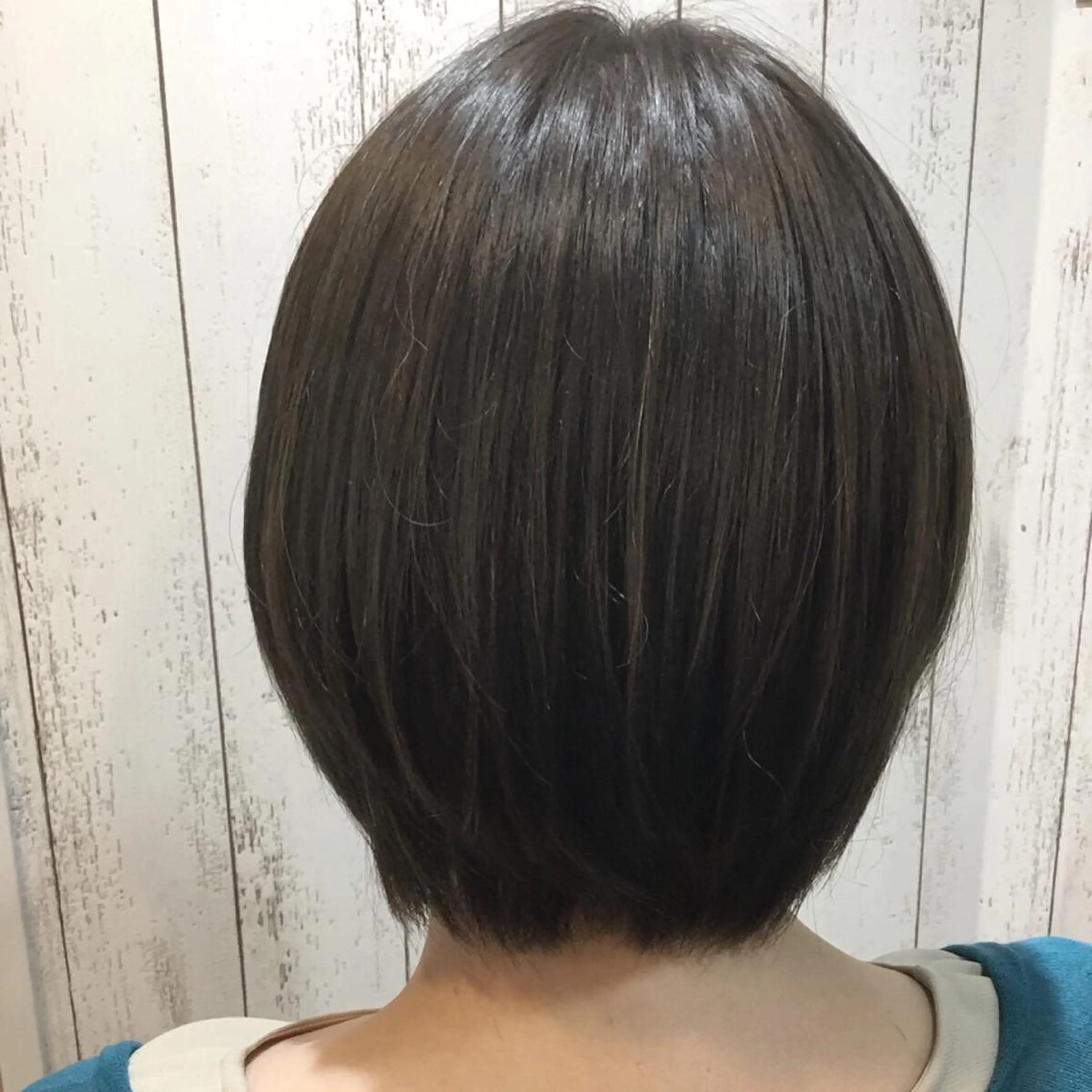 ショート カラー embrace エンブレイスのヘアスタイル