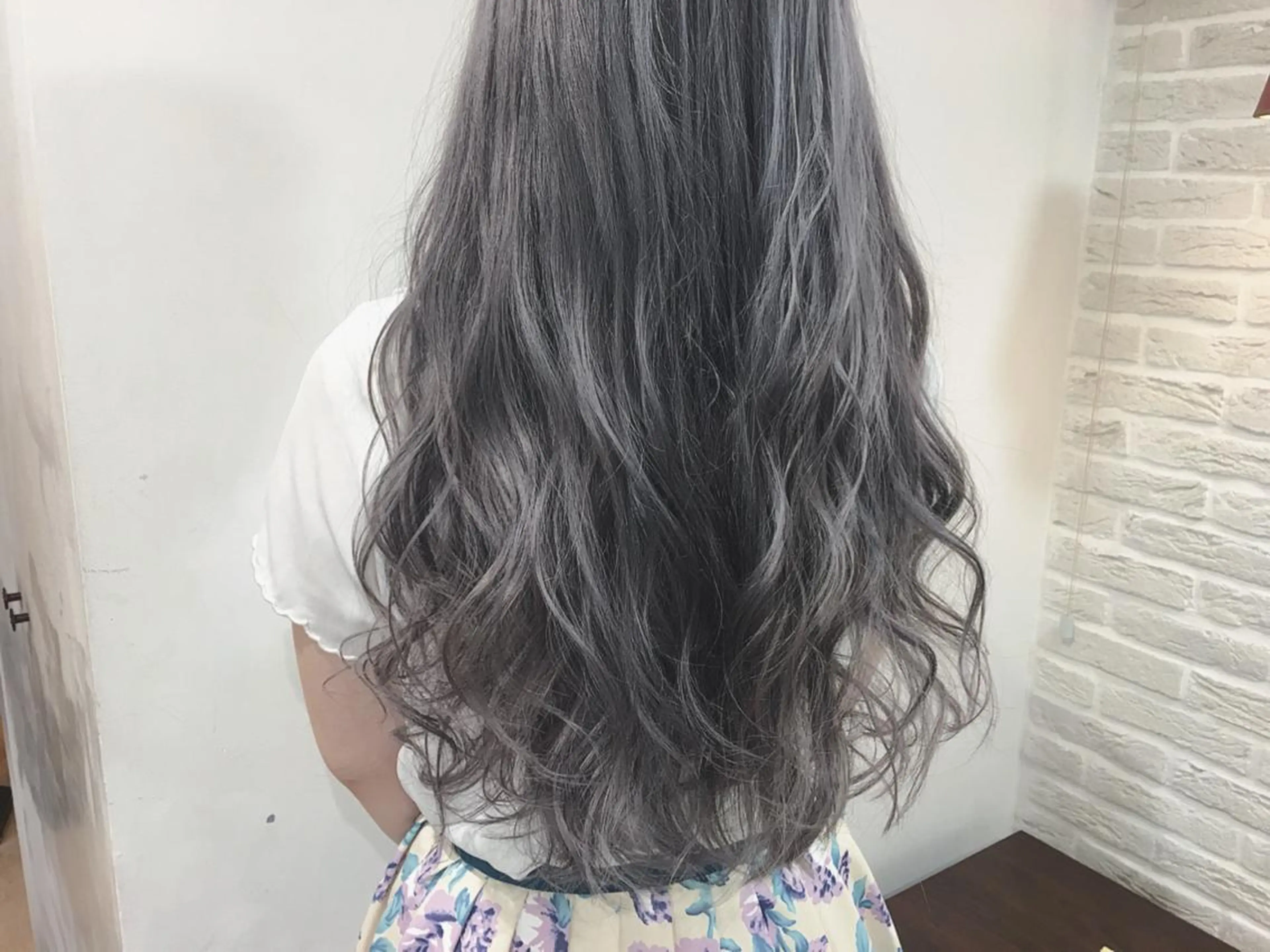 ロング カラー ダークシルバー シルバー 美髪クリエイター マリアのヘアスタイル