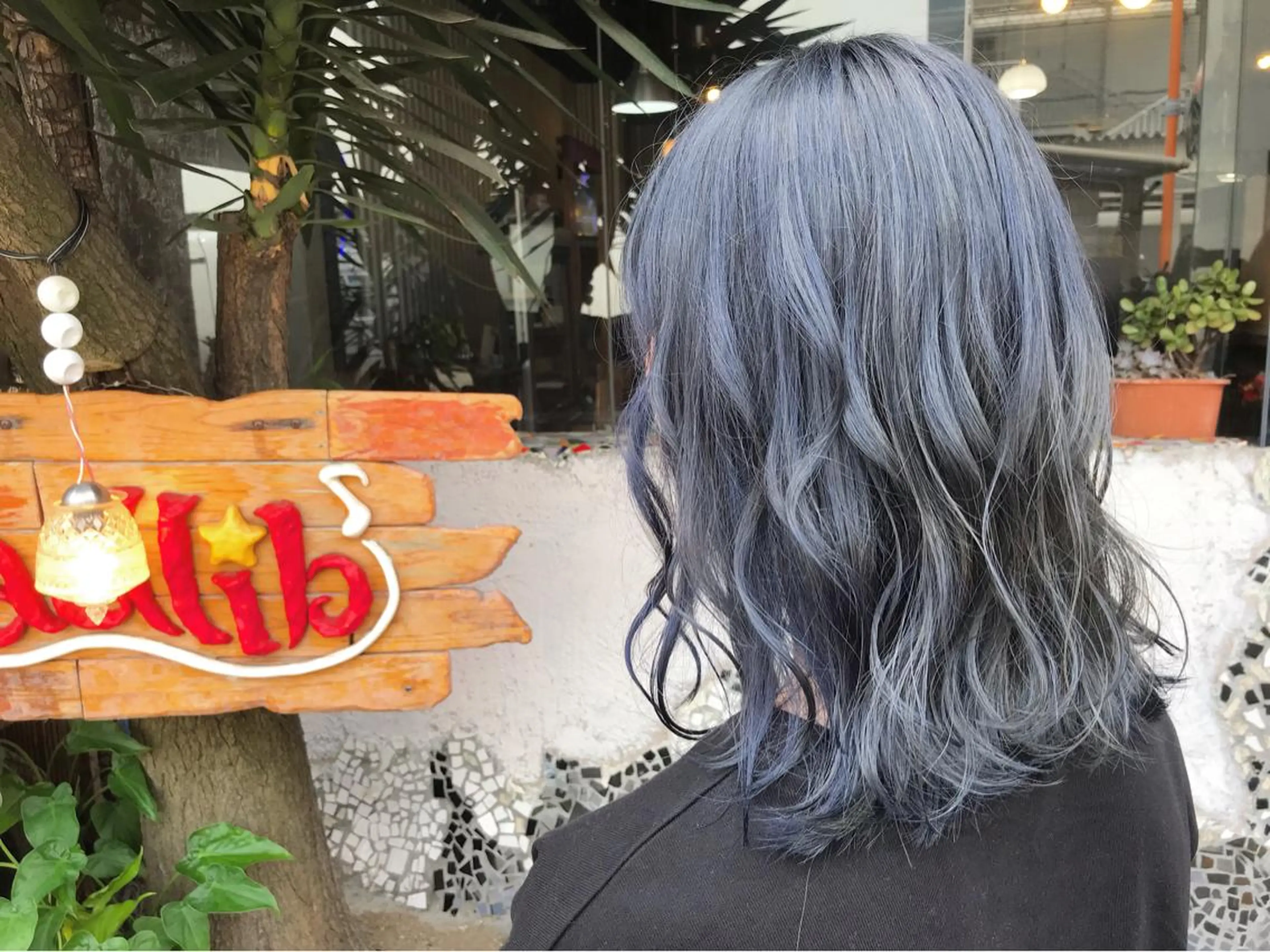 ミディアム カラー ブルーカラー シルバー ヘアカラー トリートメント 玉木 育実のヘアスタイル