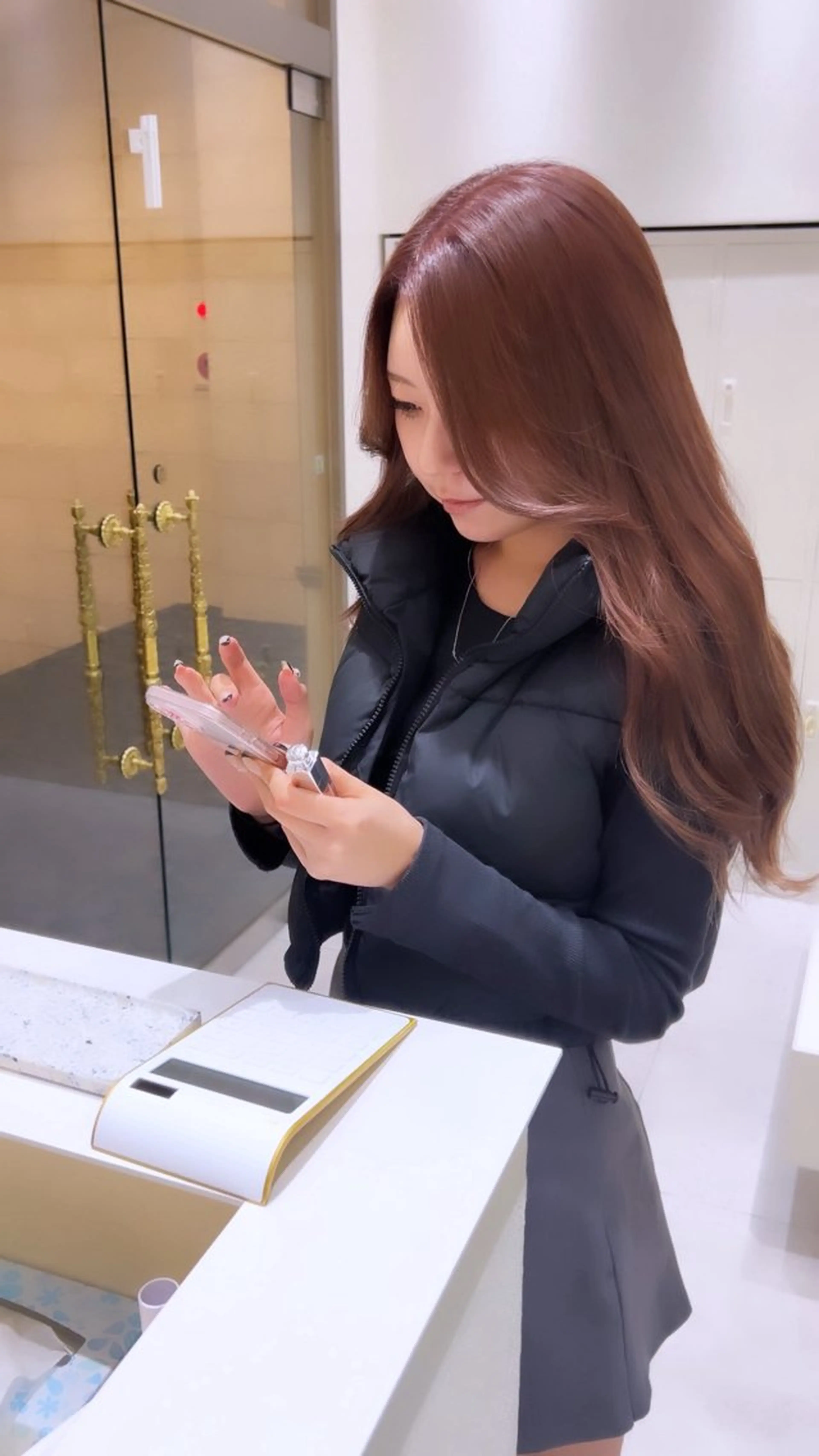 ロング カラー 顔周りカット レイヤーカット Zina河原町店 momokaのヘアスタイル
