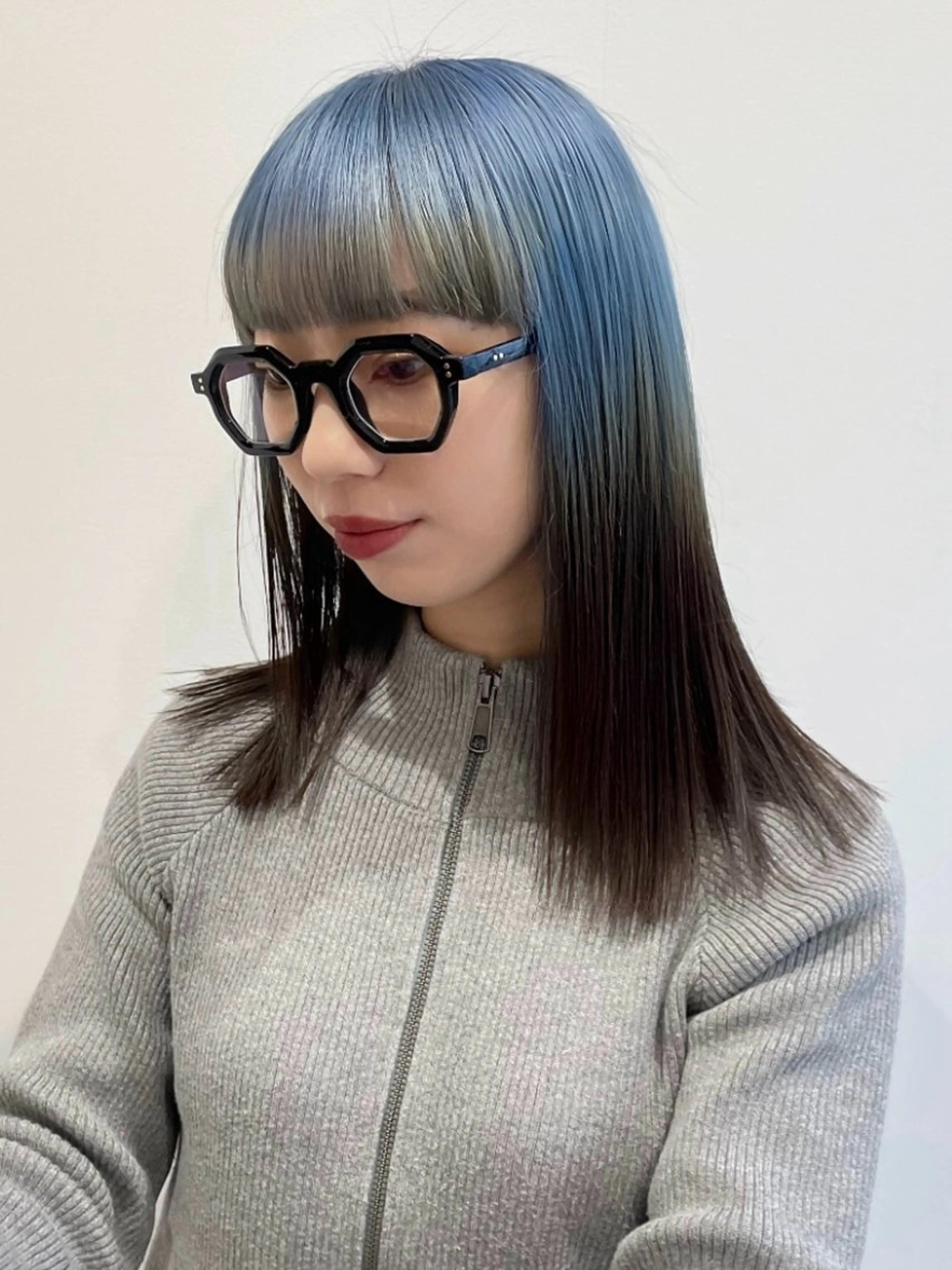 ミディアム カラー 平田 知優のヘアスタイル