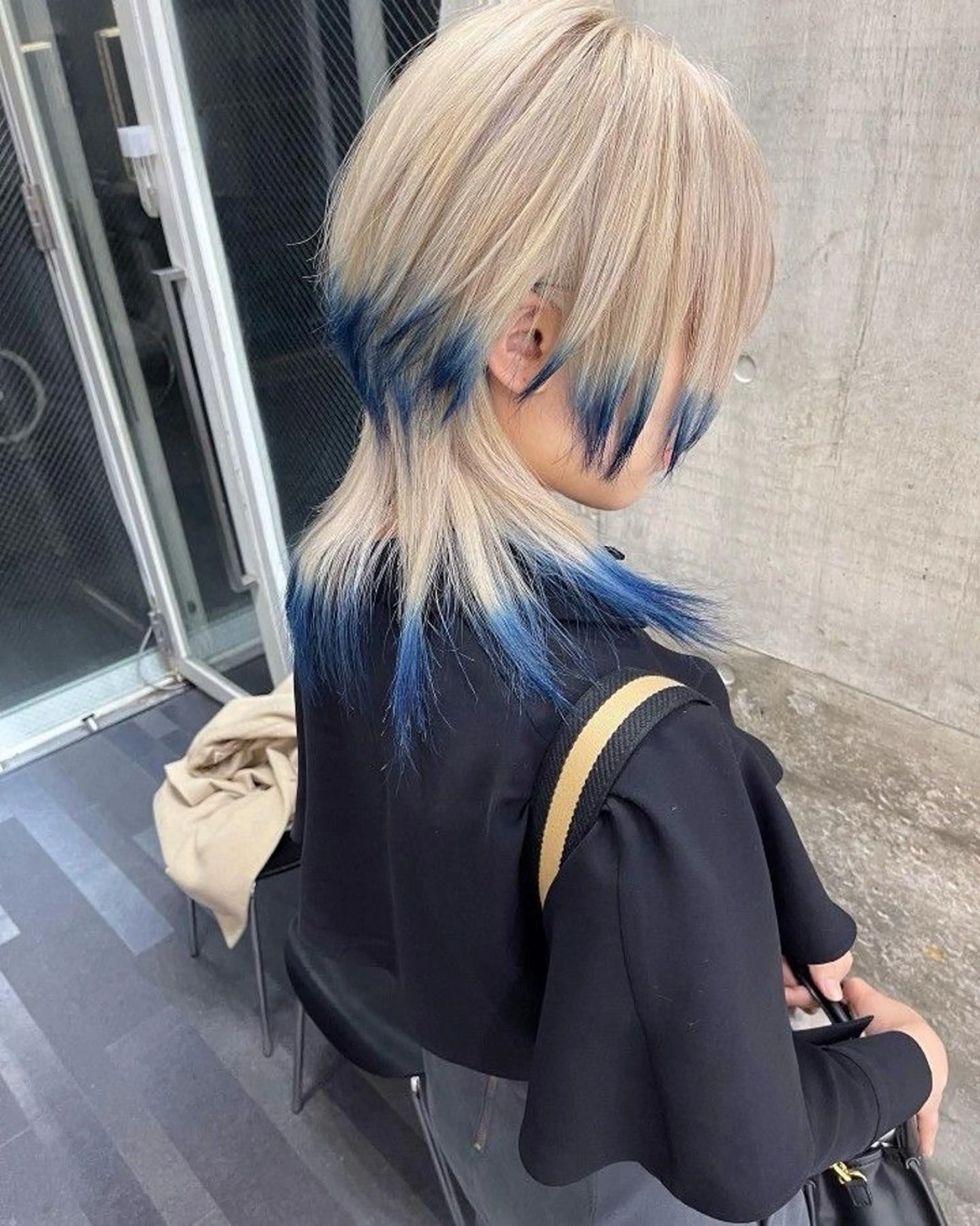 ミディアム カット ヘアカラー 🖤ウルフ×ハイ トーン🖤KOYAのヘアスタイル