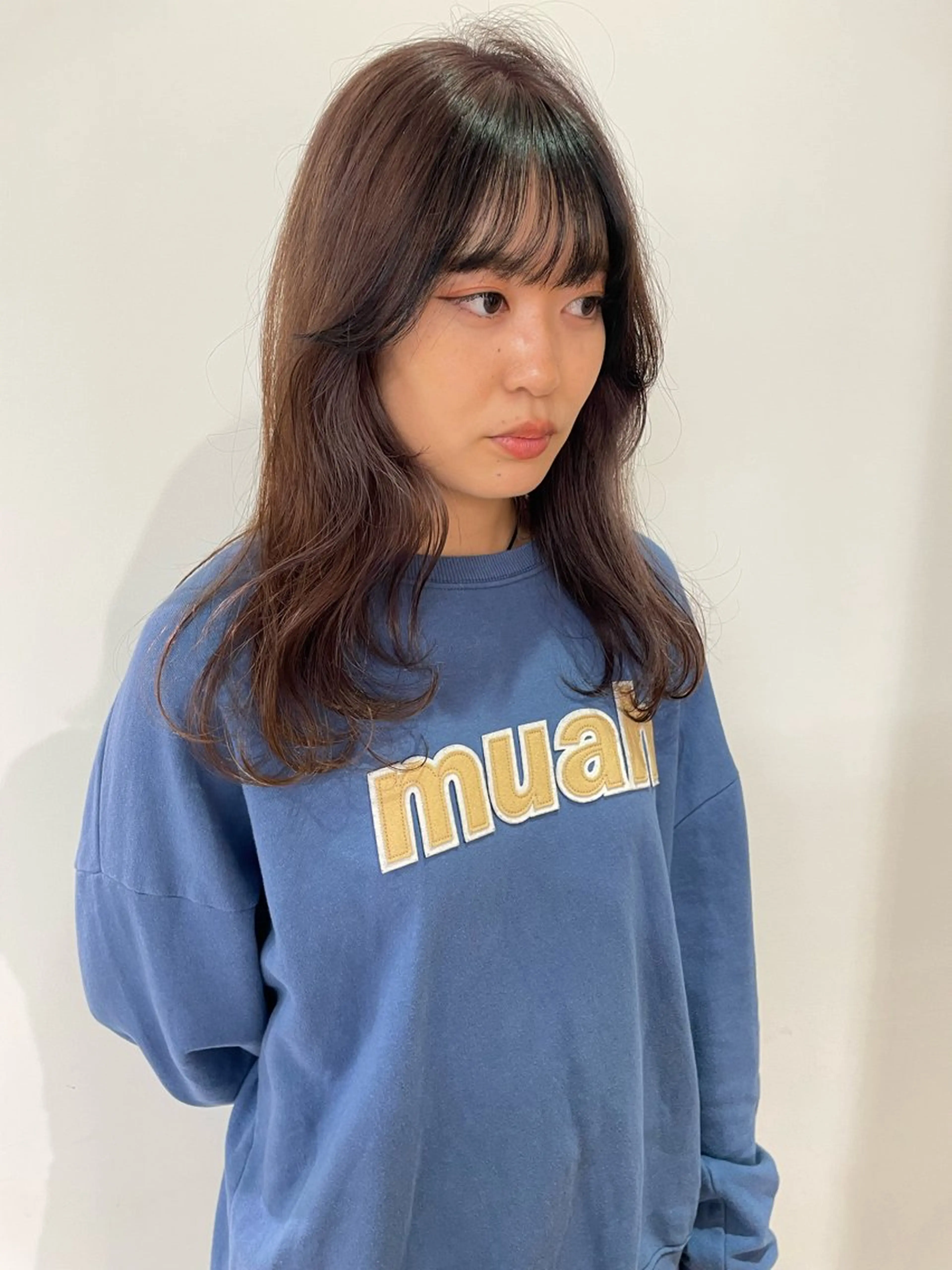 セミロング カラー ミストバング ベージュカラー イヤリングカラー  フェイスフレーミング グレージュ ヘアカラー トリートメント MIU/ルーツカラー ボブ/顔周りレイヤーのヘアスタイル