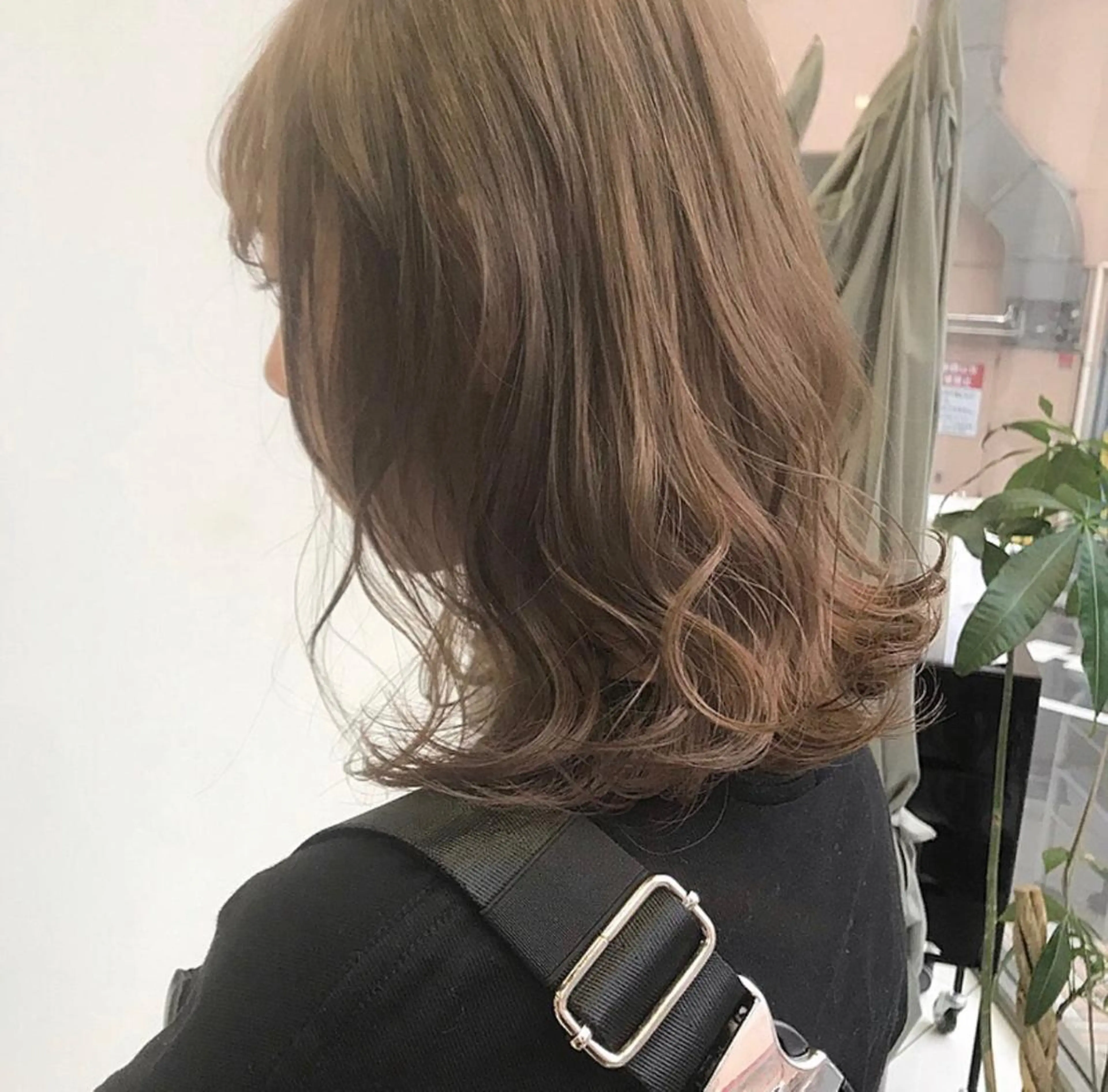 セミロング カラー 滝本 里実のヘアスタイル