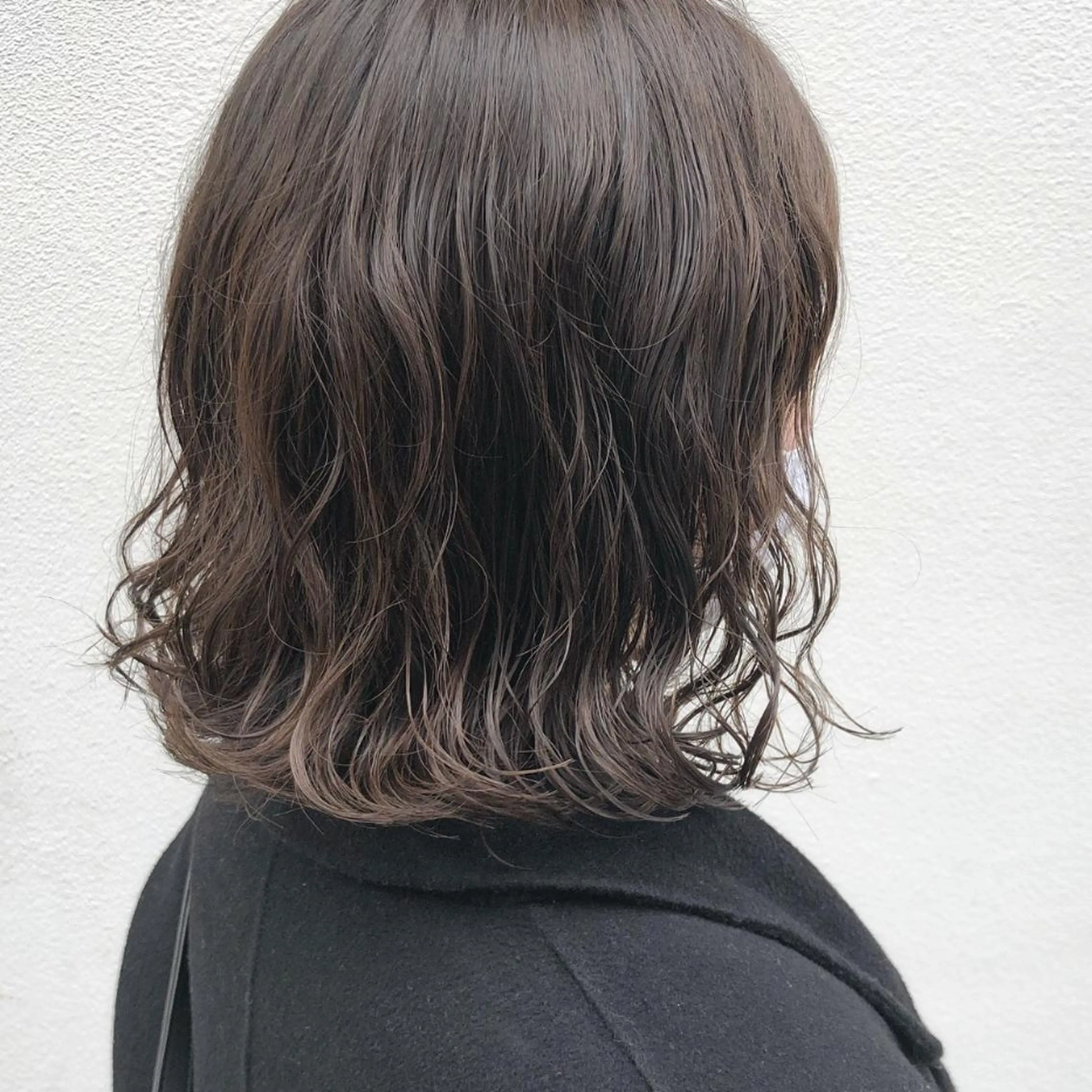 ショート カラー パーマ グレージュ 外ハネヘア カット パーマ トリートメント 坂田 友梨奈のヘアスタイル