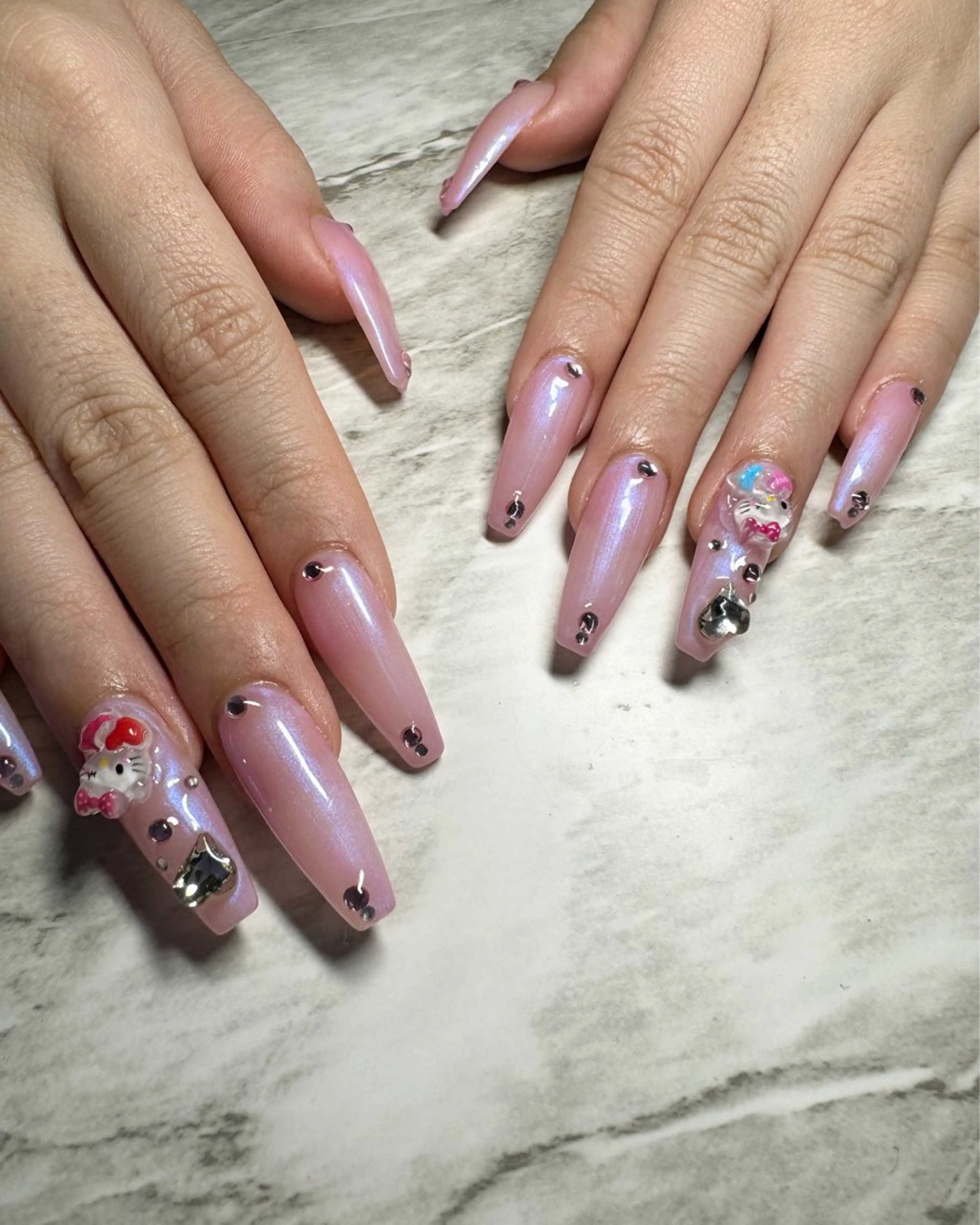 ネイル オーロラネイル ピンク ハンドネイル フットネイル ハンドケア nail salon  AlgeTy所属・✴︎:.｡. MAKI.｡.:✴︎のネイルデザイン