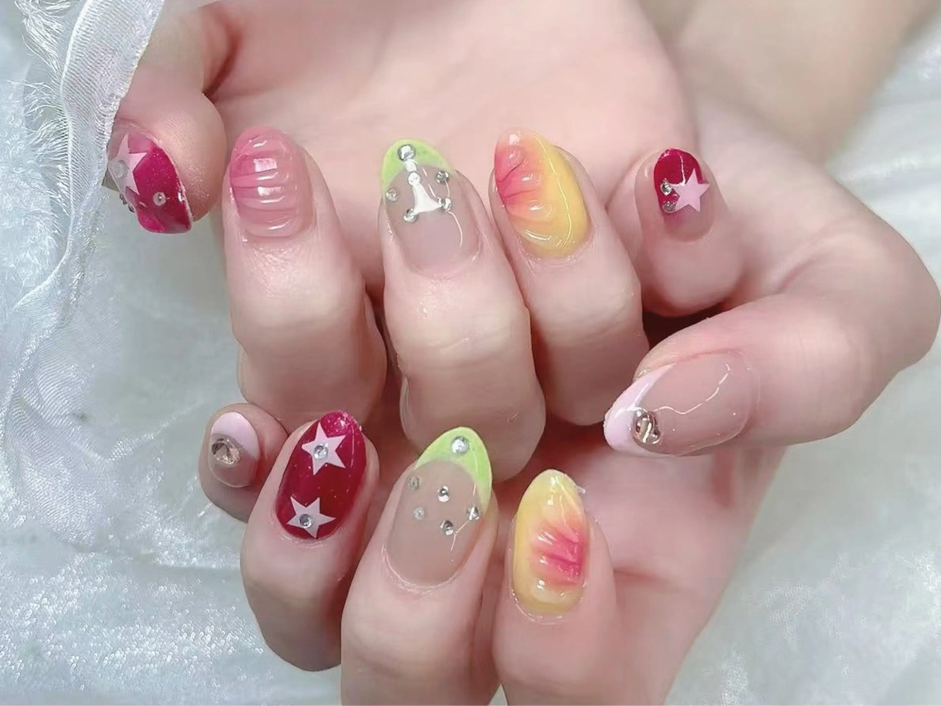 ネイル オーロラネイル フレンチネイル グラデーション 韓国ネイル マグネットネイル ハンドネイル NOA NAILのネイルデザイン