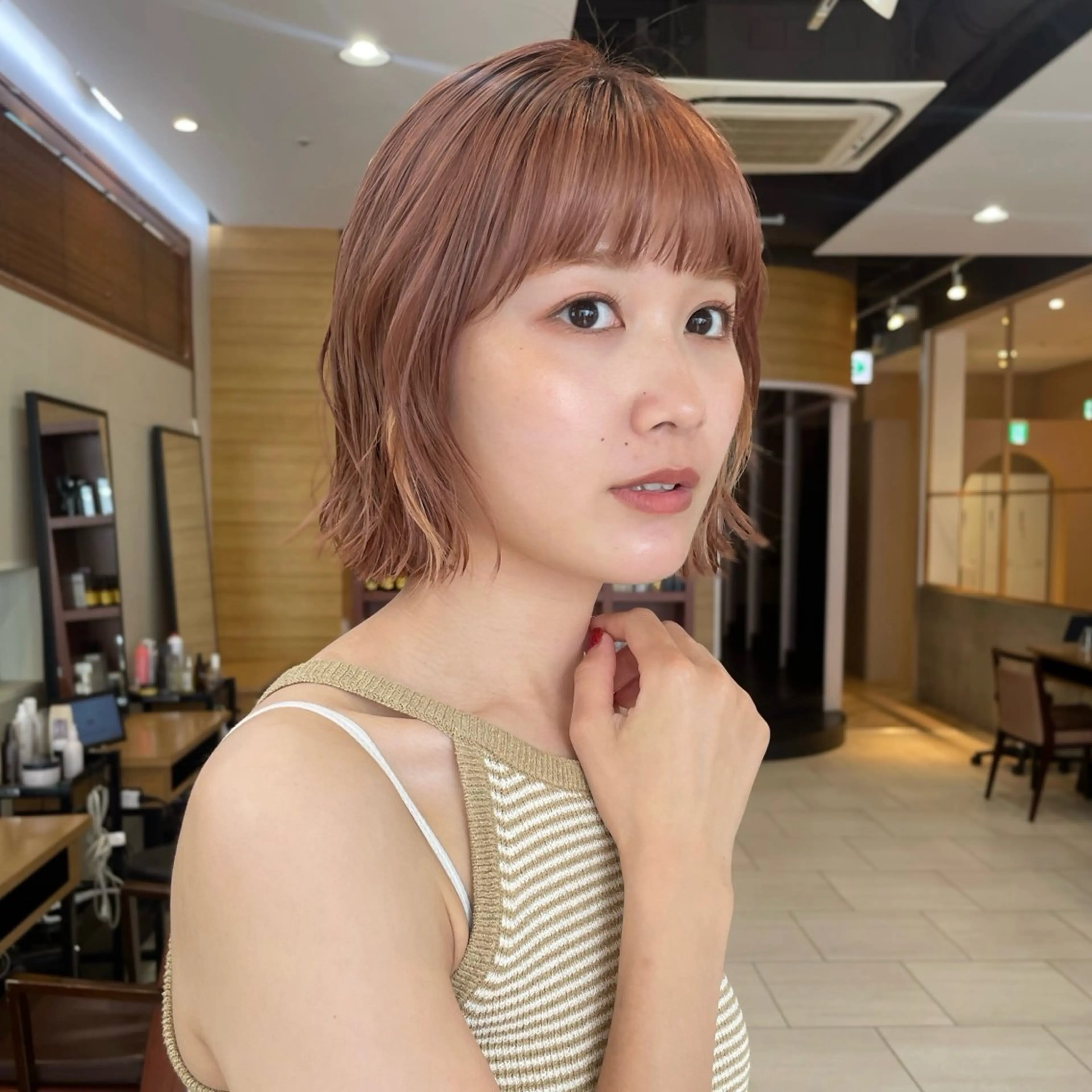 ショート カラー ベージュカラー ブリーチ ピンクカラー ピンクベージュ 顔まわり/レイヤー/ 透明感/まいな🥨のヘアスタイル