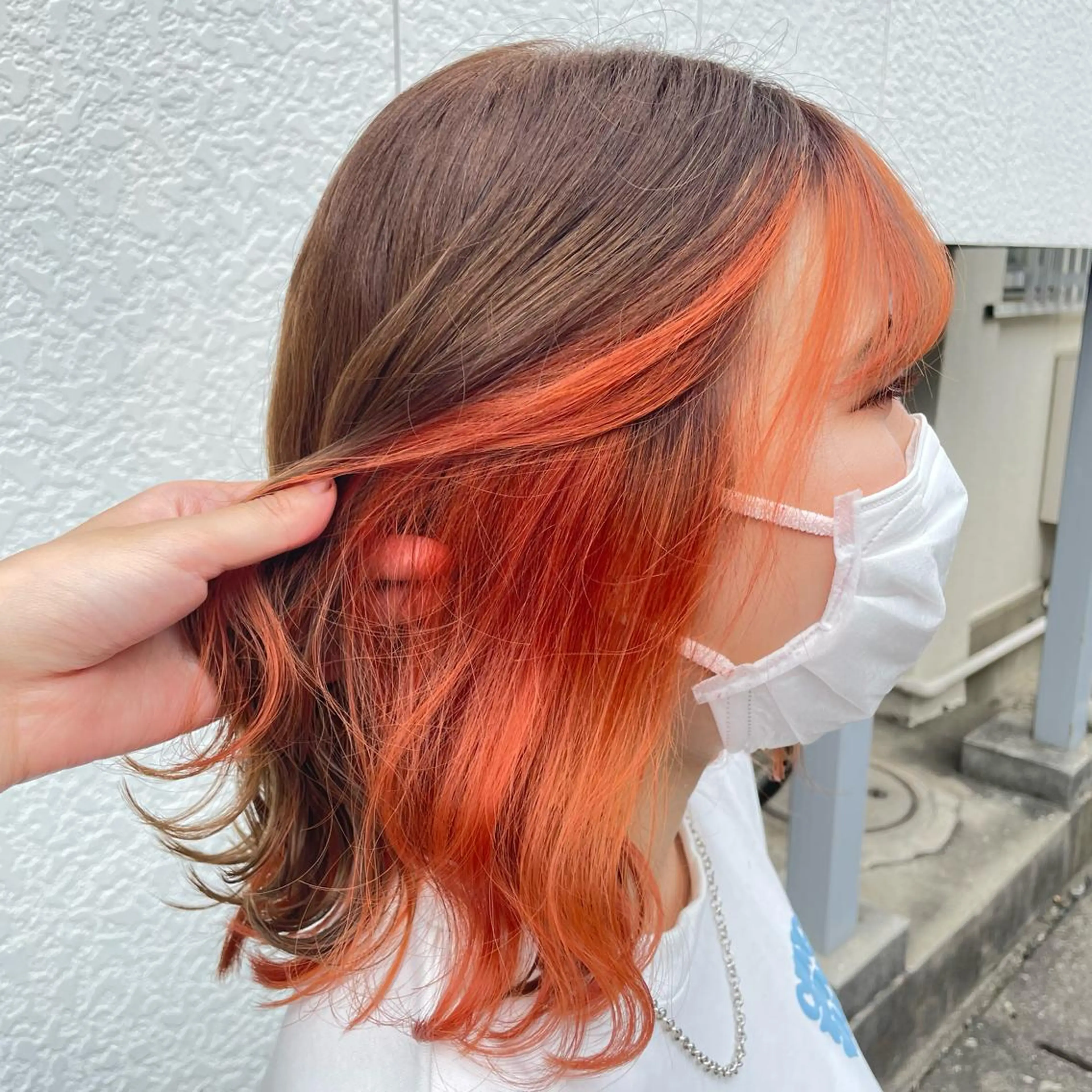ミディアム カラー ブリーチ ケアブリーチ ダブルカラー インナーカラー オレンジ インナーカラー/推し アニメカラー/ウルフのヘアスタイル