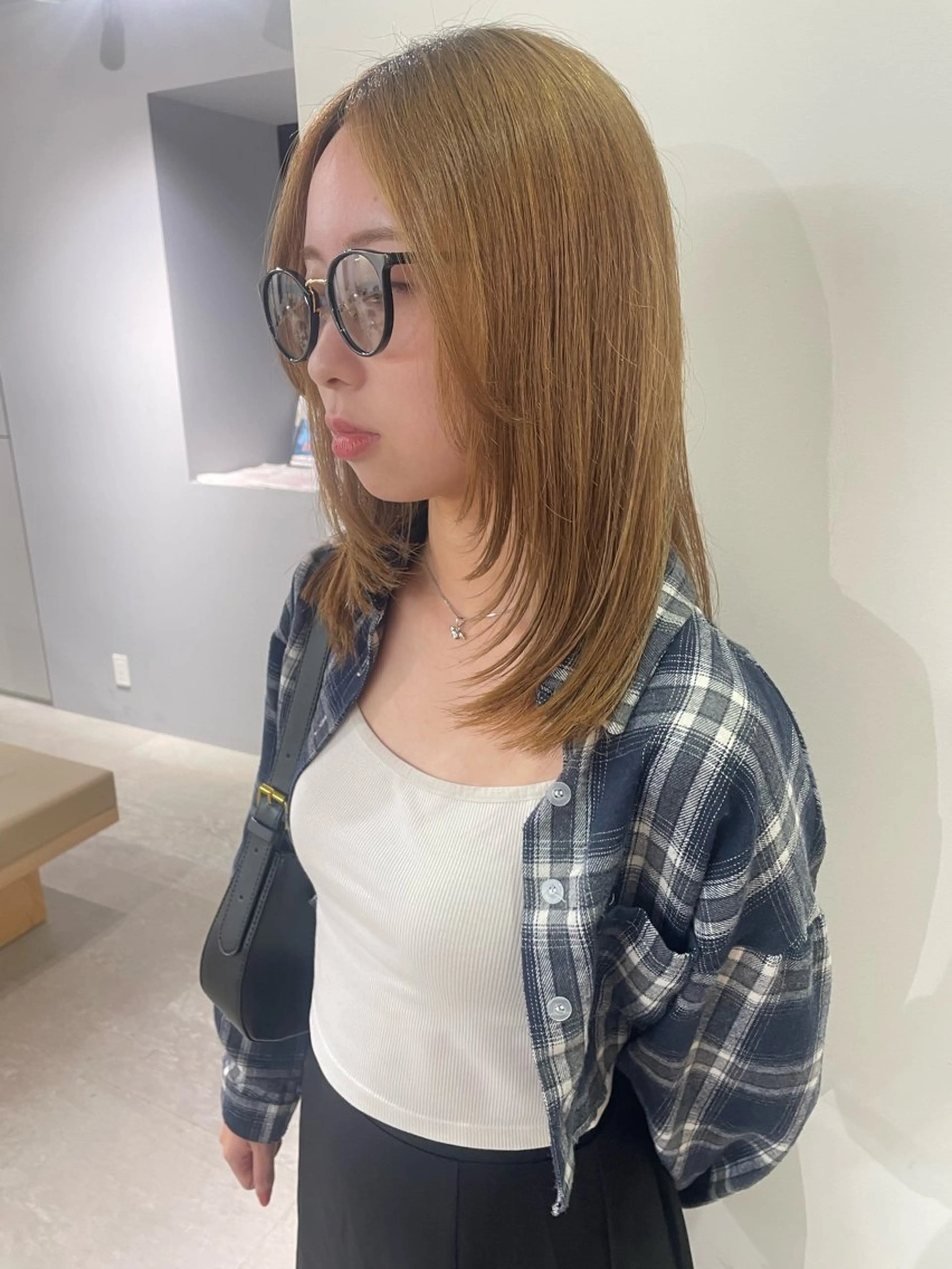 ミディアム カラー ヘアカラー トリートメント MIU/ルーツカラー ボブ/顔周りレイヤーのヘアスタイル