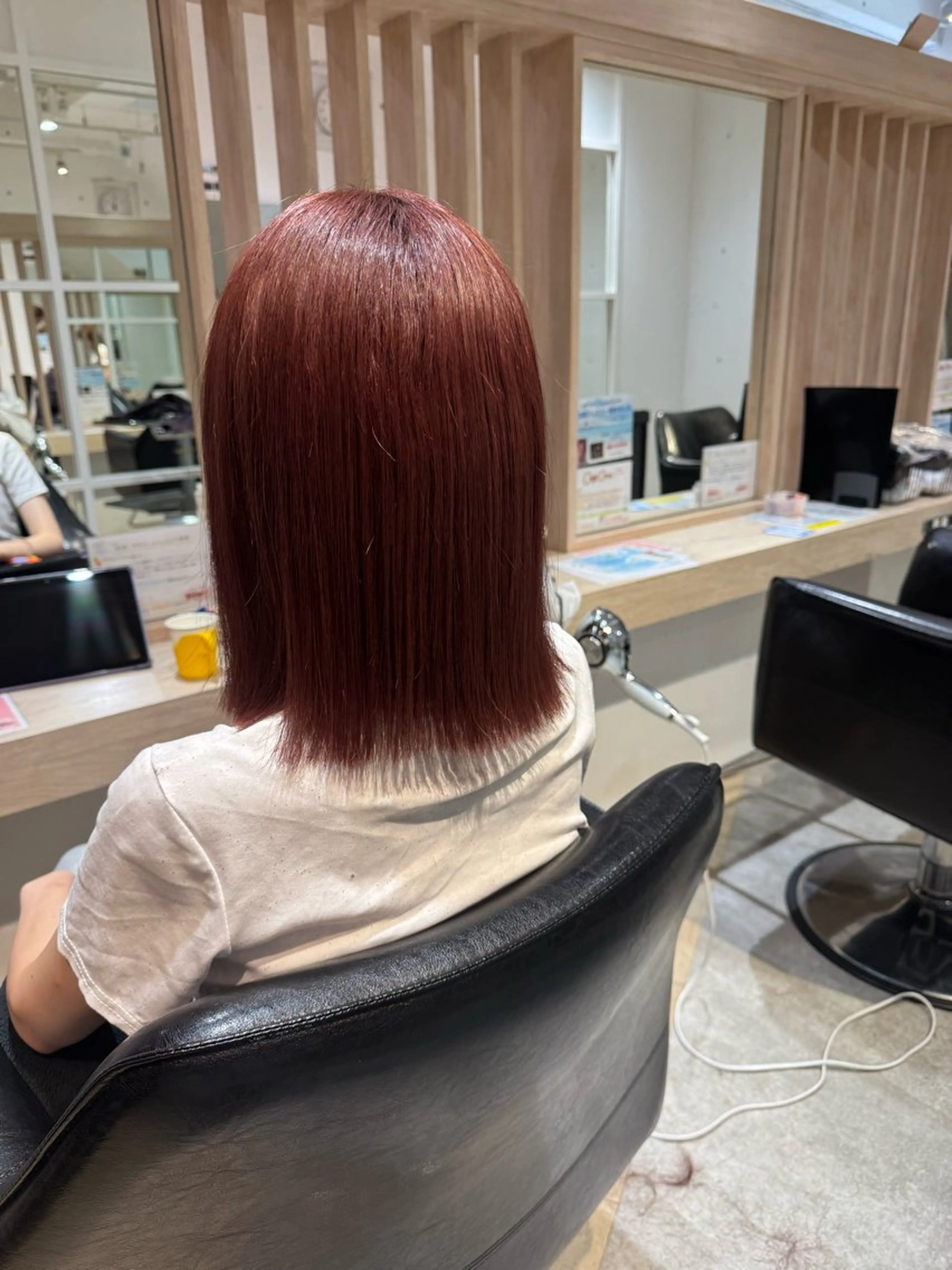 カラー 切りっぱなしボブ ピンクカラー ボブ AiRU hair RIRIKOのヘアスタイル