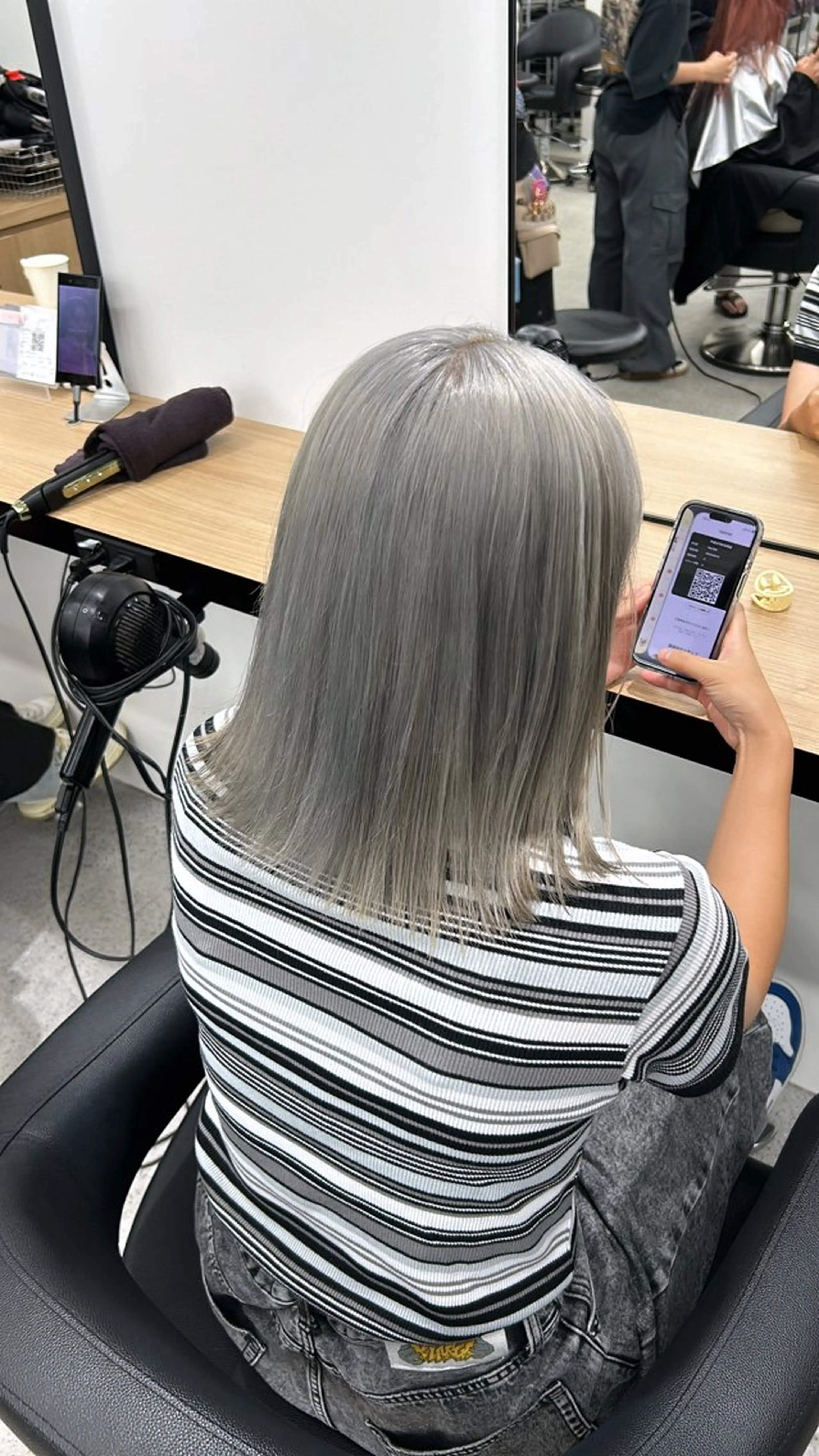 ロング メンズ ヘアカラー 艶感ミルクティー🤍 色落ち綺麗🤍ともやのヘアスタイル